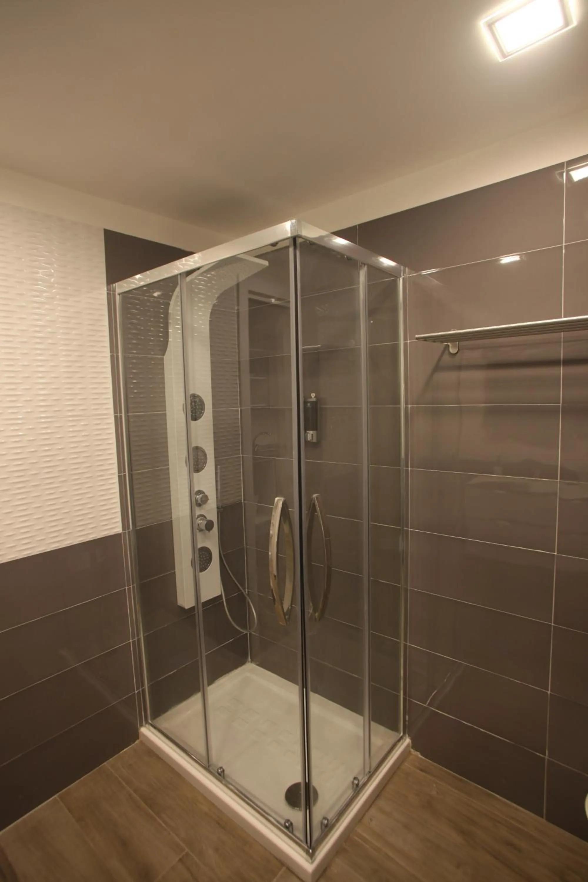 Shower in Garibaldi Station 2punto0