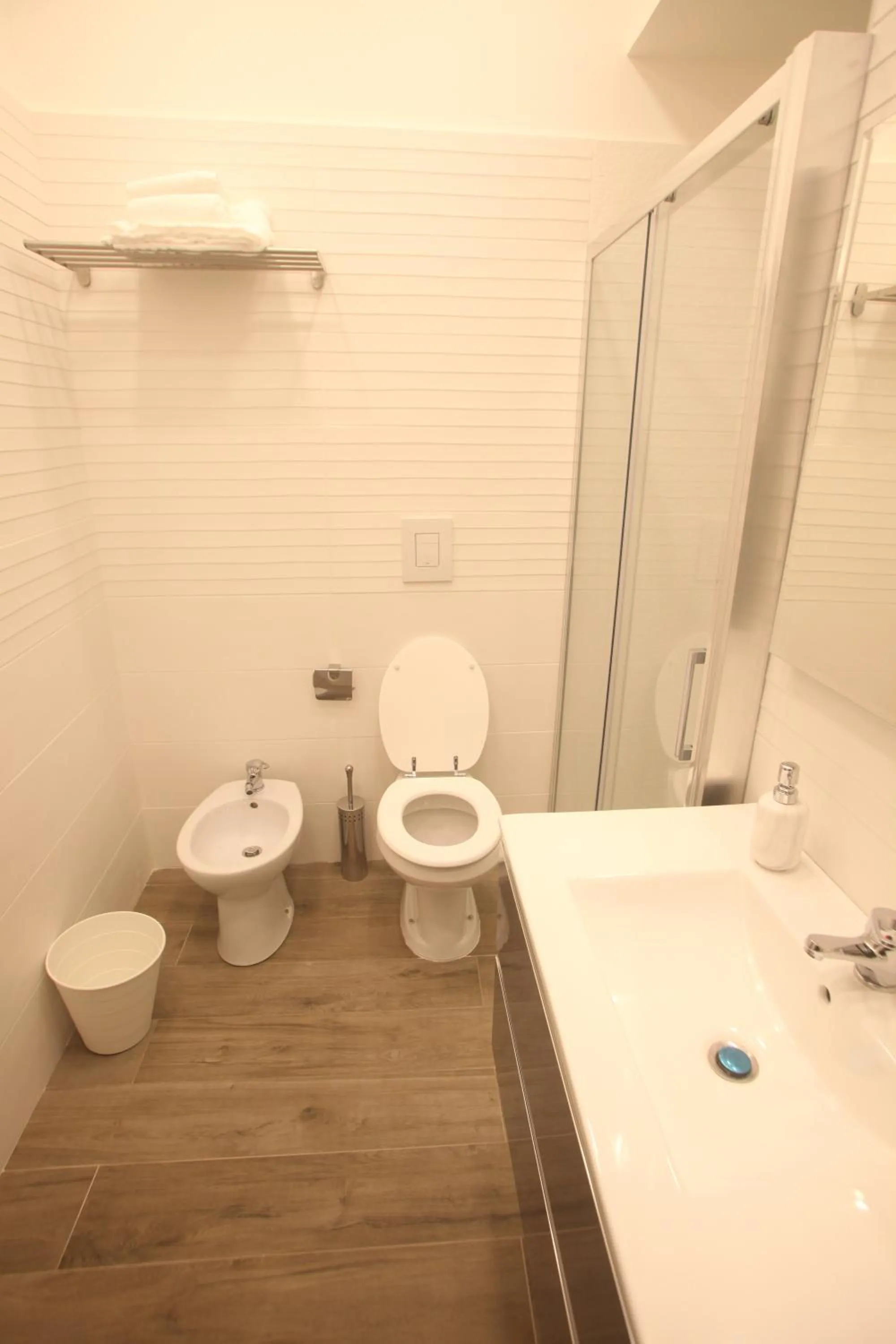 Bathroom in Garibaldi Station 2punto0