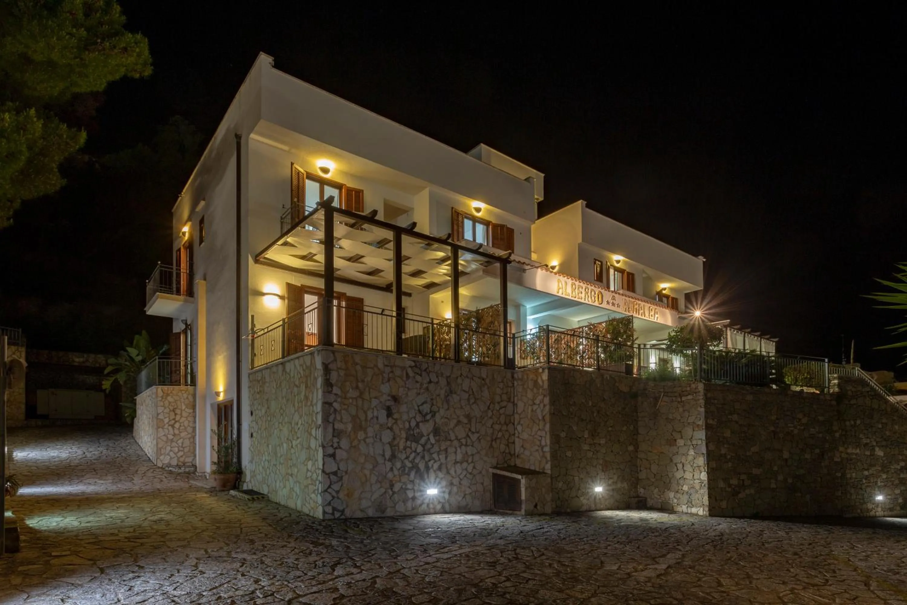 Property building in Albergo Auralba