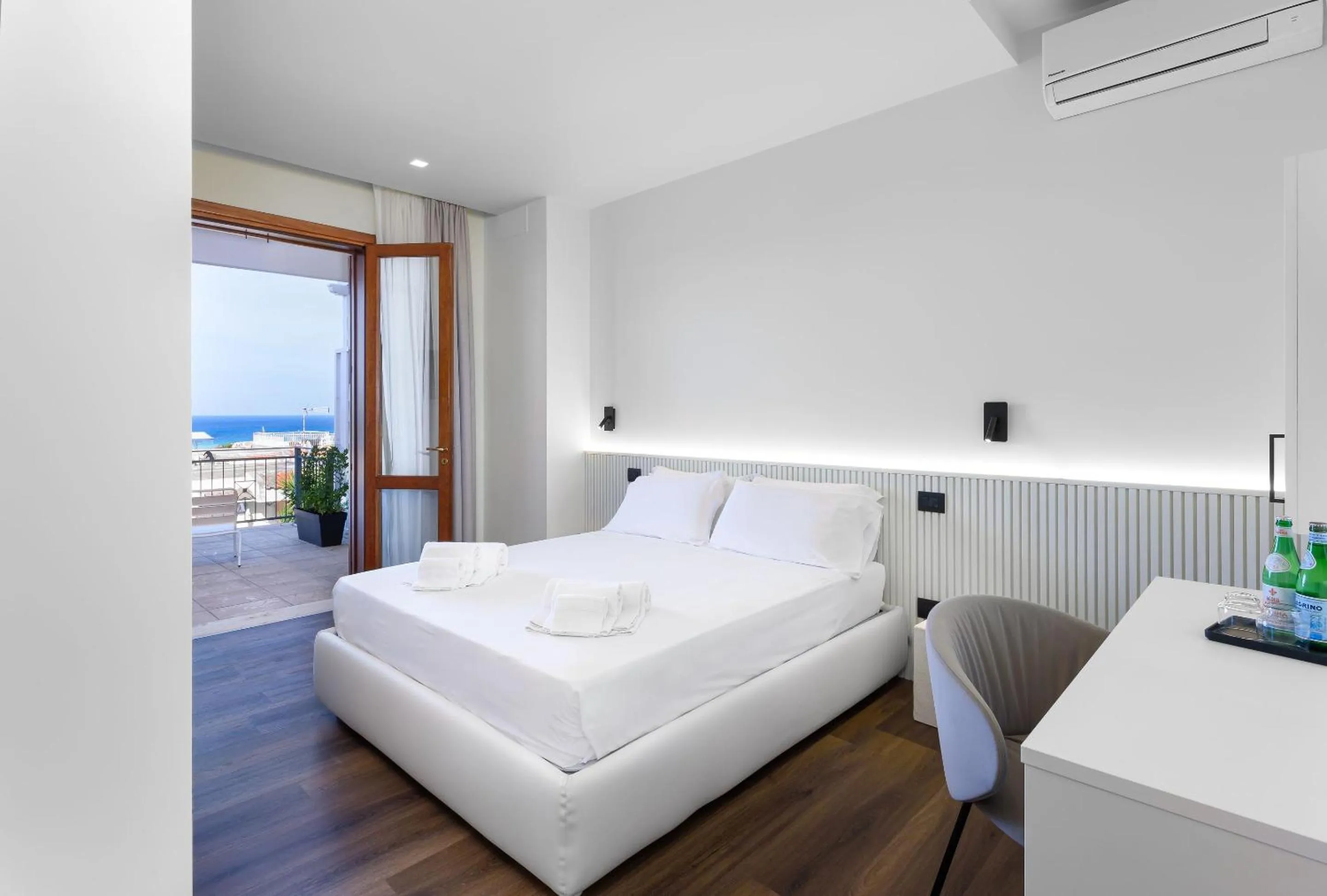 View (from property/room), Bed in Albergo Auralba