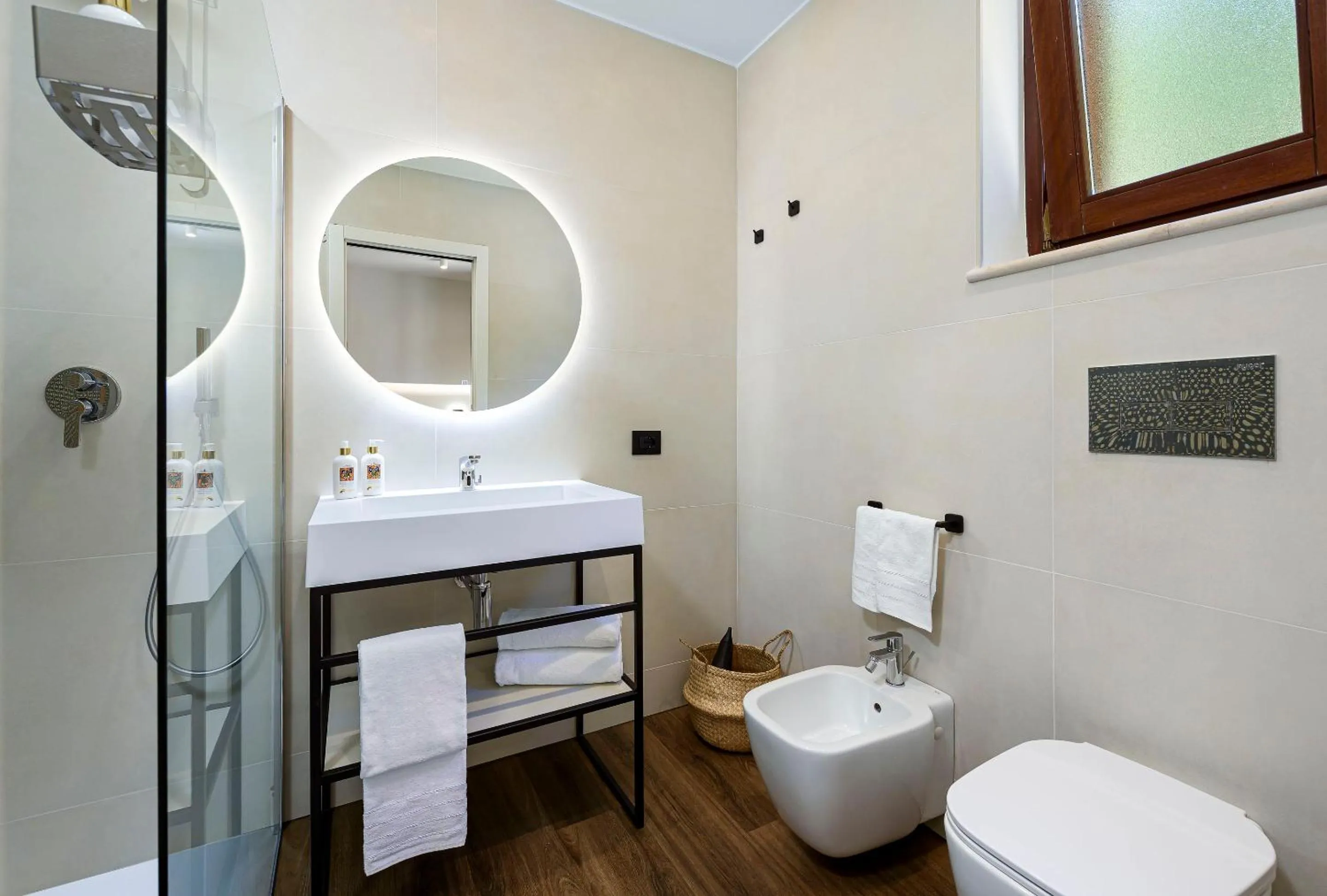 Bathroom in Albergo Auralba