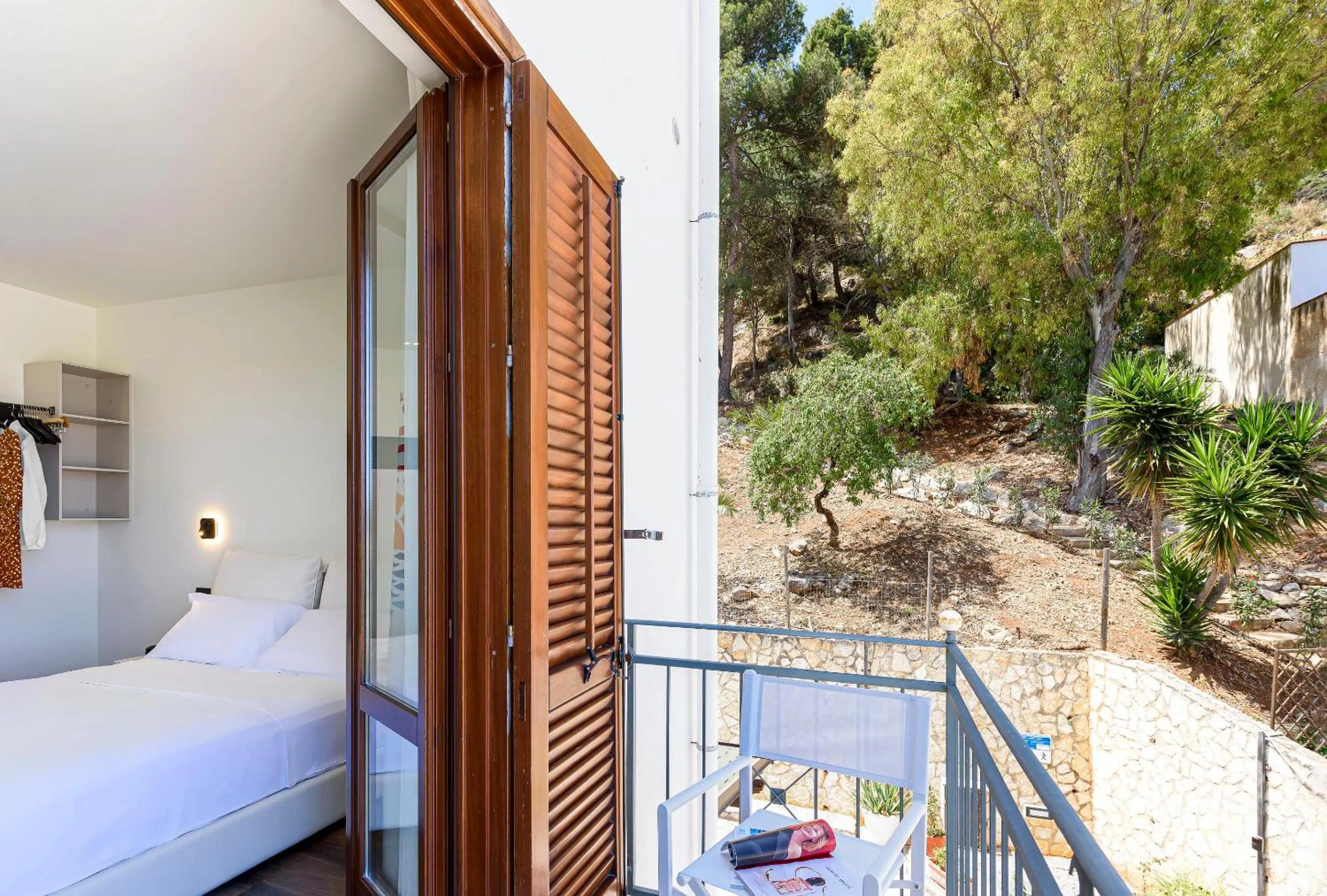 View (from property/room), Bed in Albergo Auralba