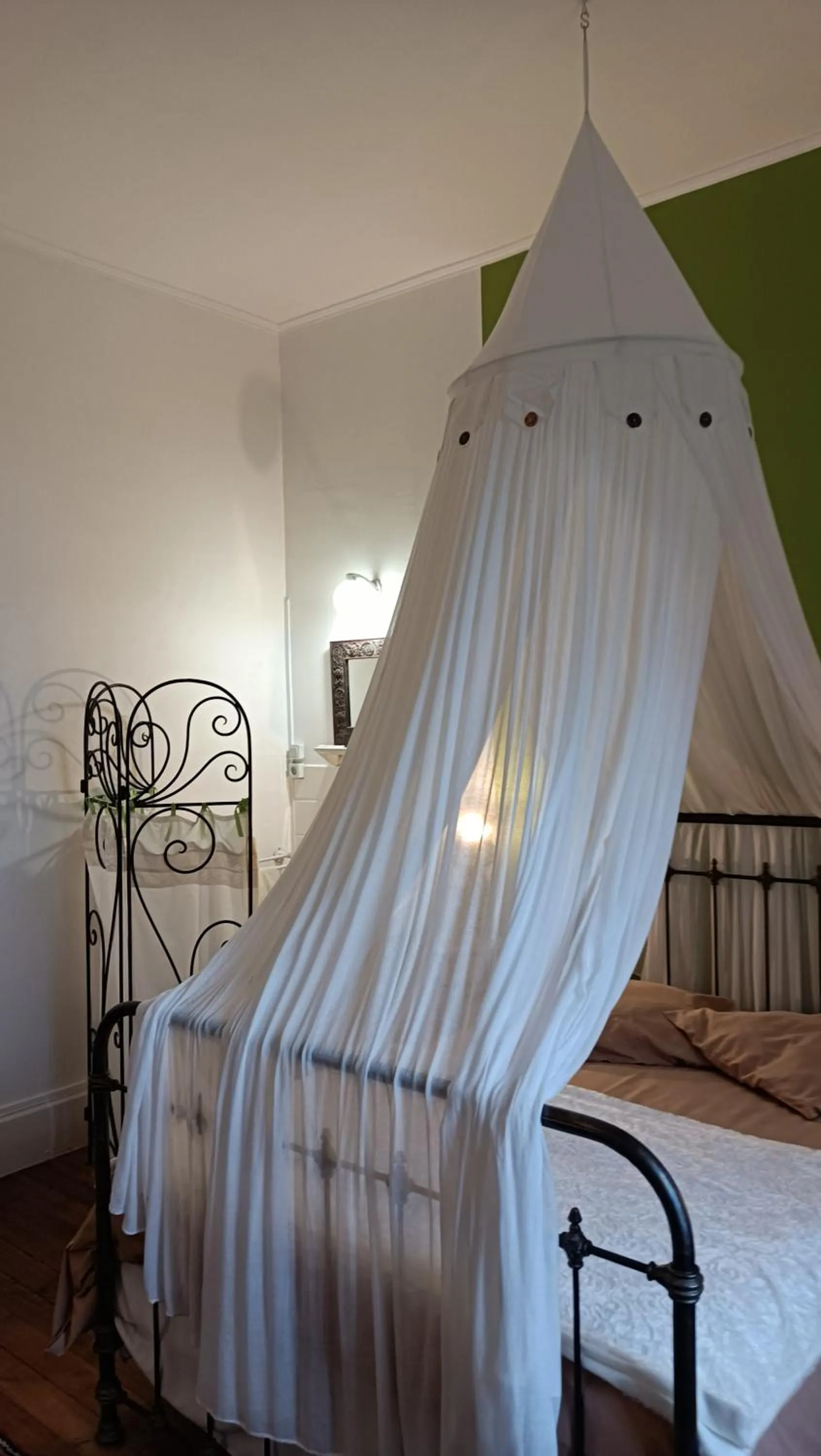 Photo of the whole room, Bed in Domaine du Noble