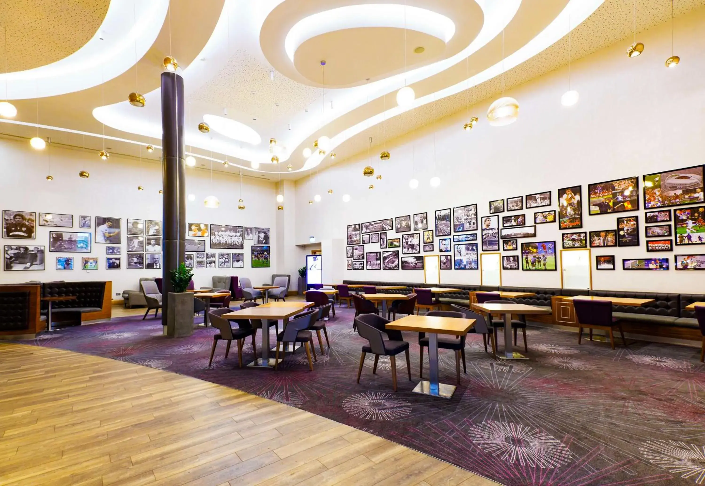 Lounge or bar in Hilton at St George's Park Lounge or bar in Hilton at St George's Park