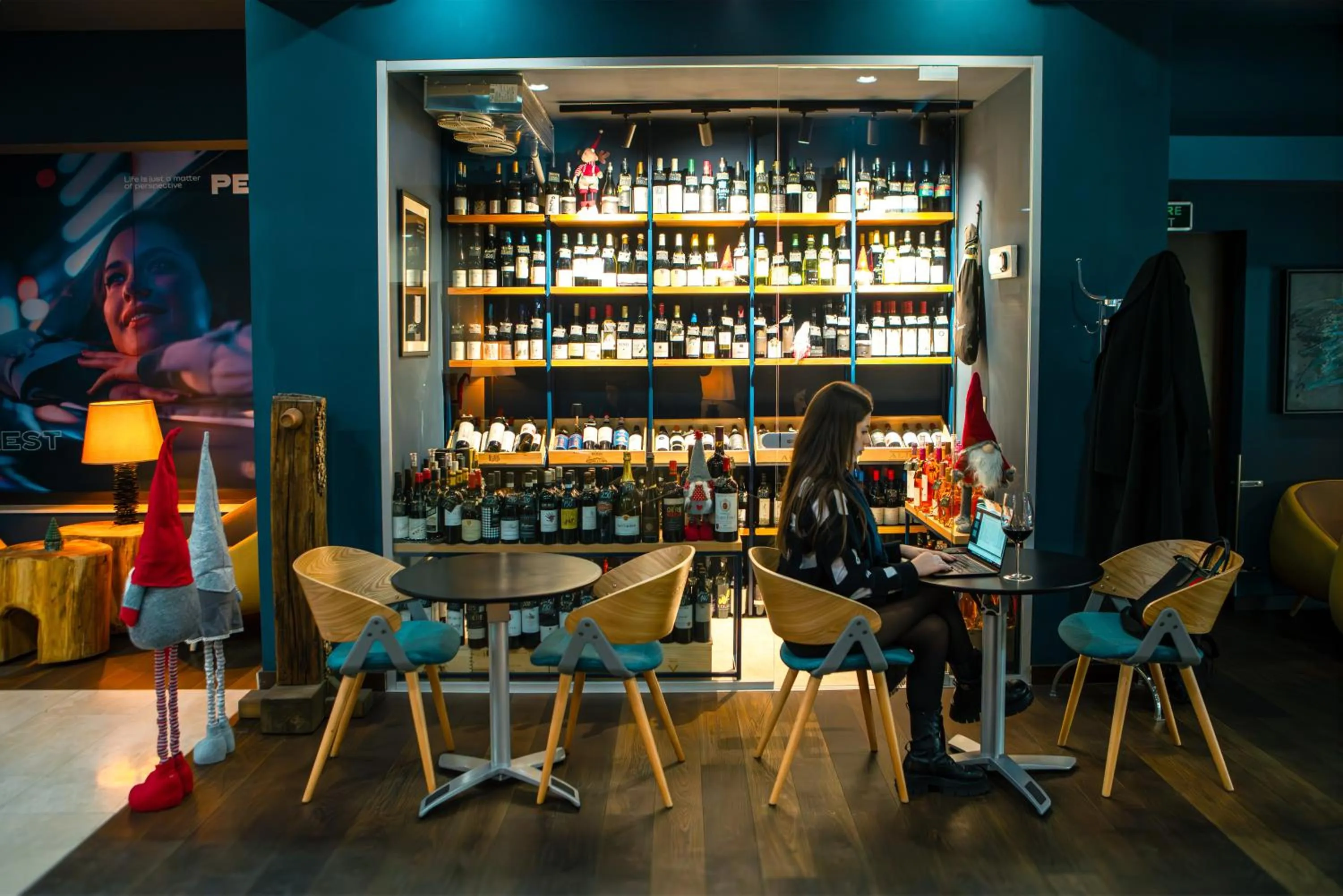 Restaurant/places to eat in Peakture Hotel