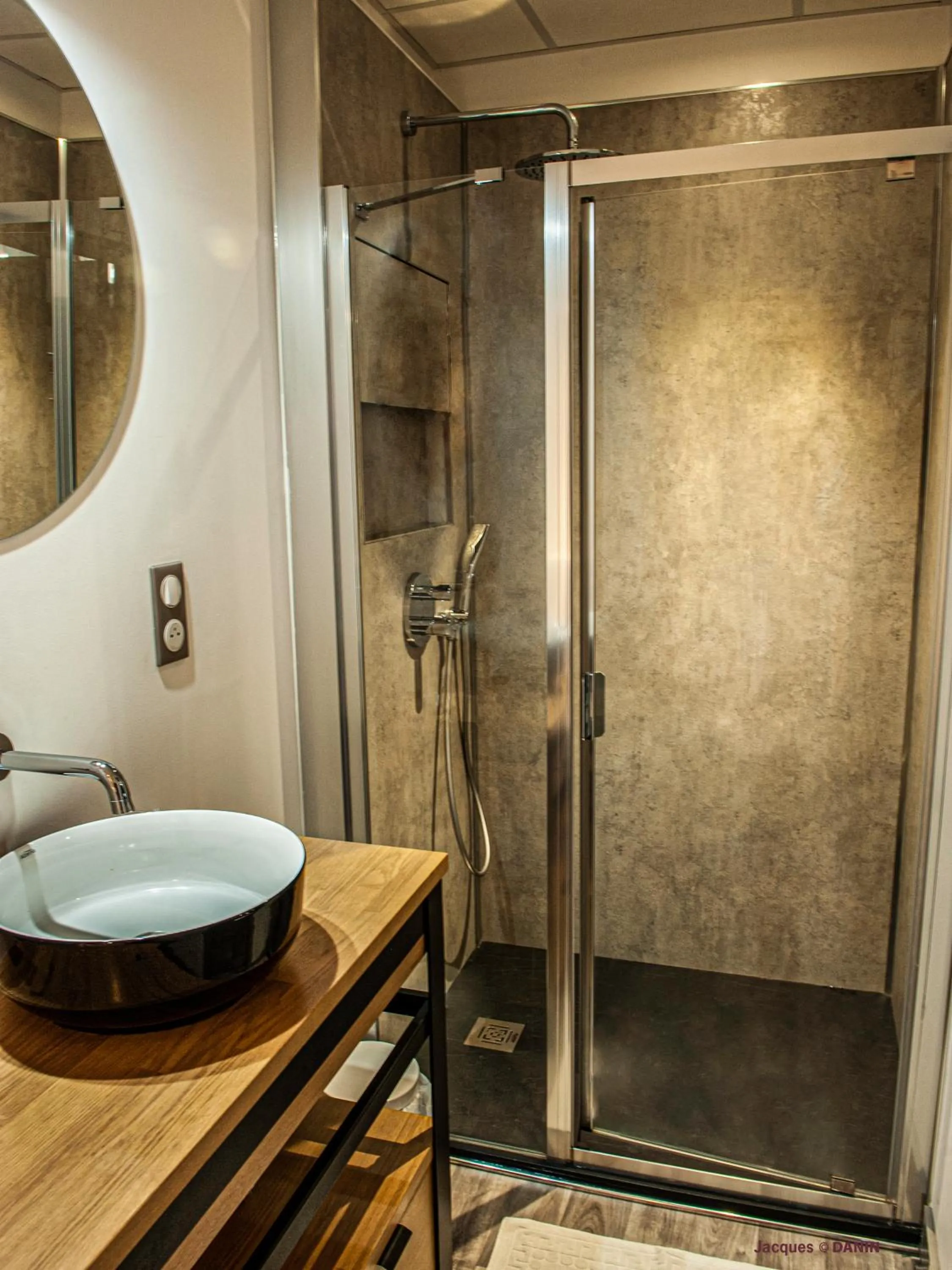 Bathroom in Logis Hôtel Restaurant La Brasserie