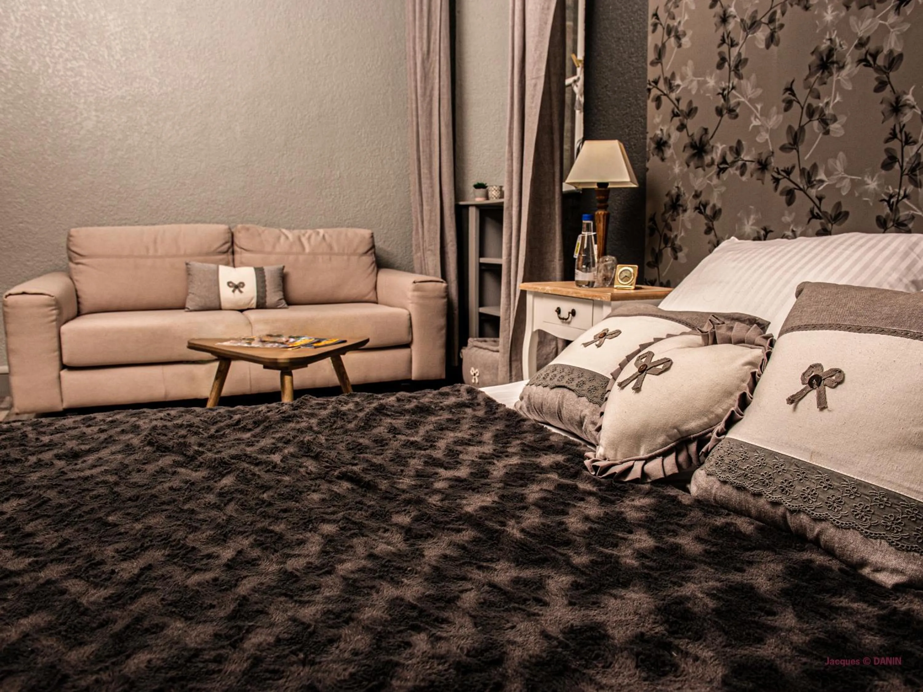 Bed in Logis Hôtel Restaurant La Brasserie