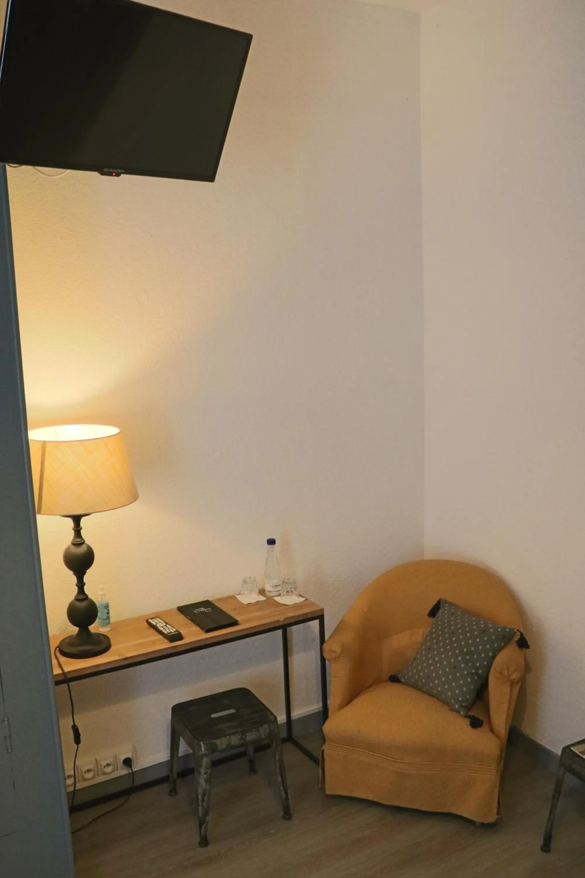 Seating area in Logis Hôtel Restaurant La Brasserie