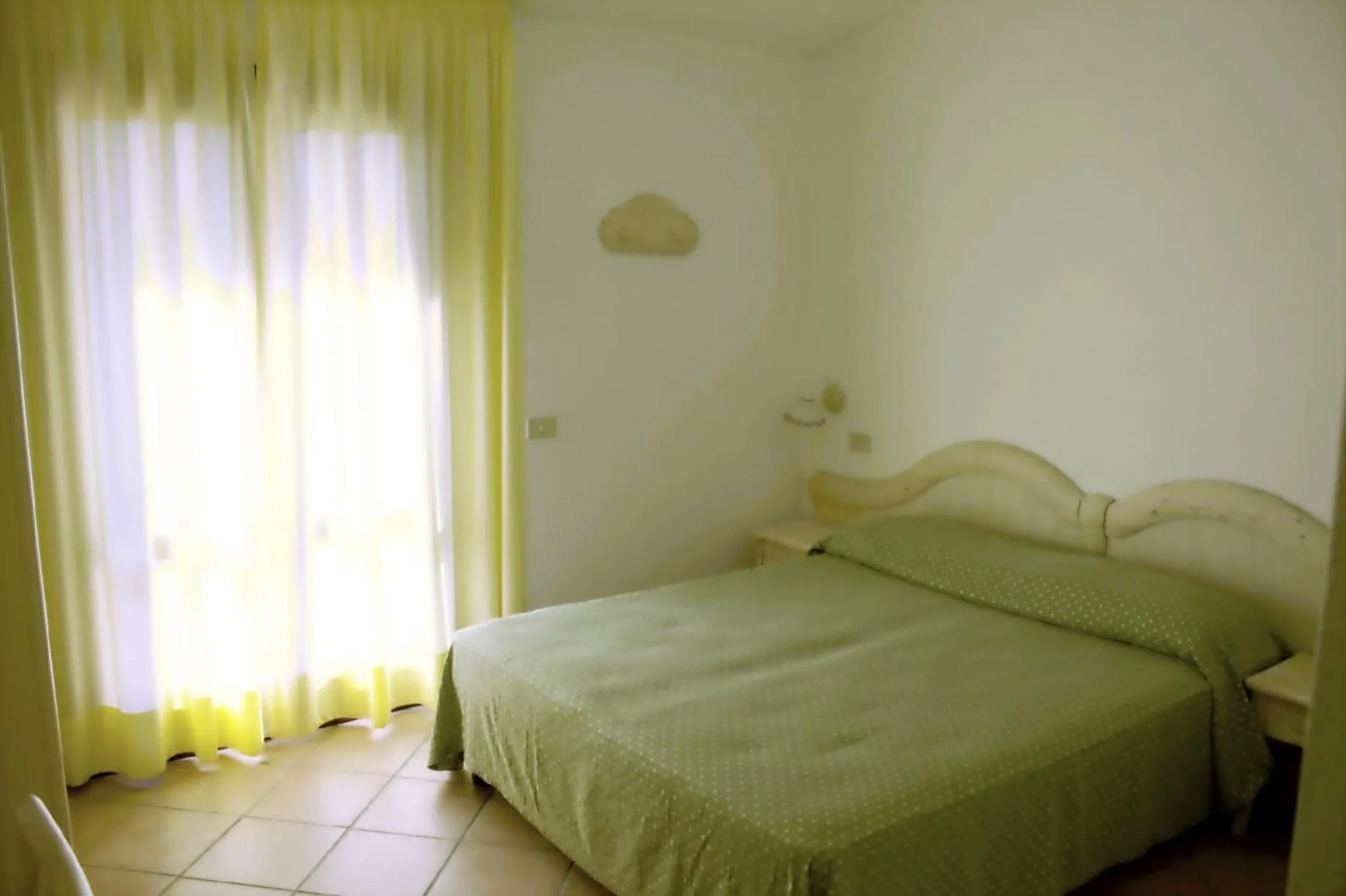 Photo of the whole room, Bed in Residence Porto Mannu