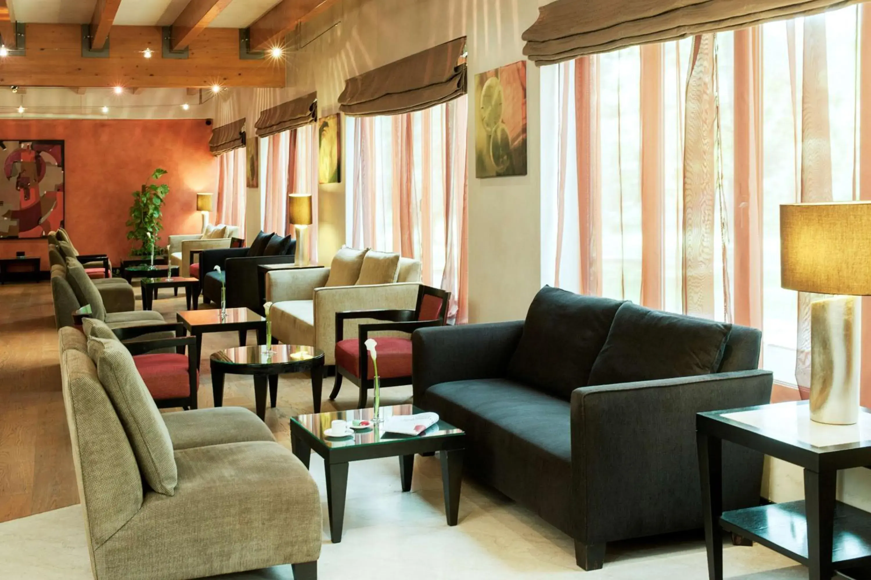 Lounge or bar in NH Timisoara Lounge or bar in NH Timisoara