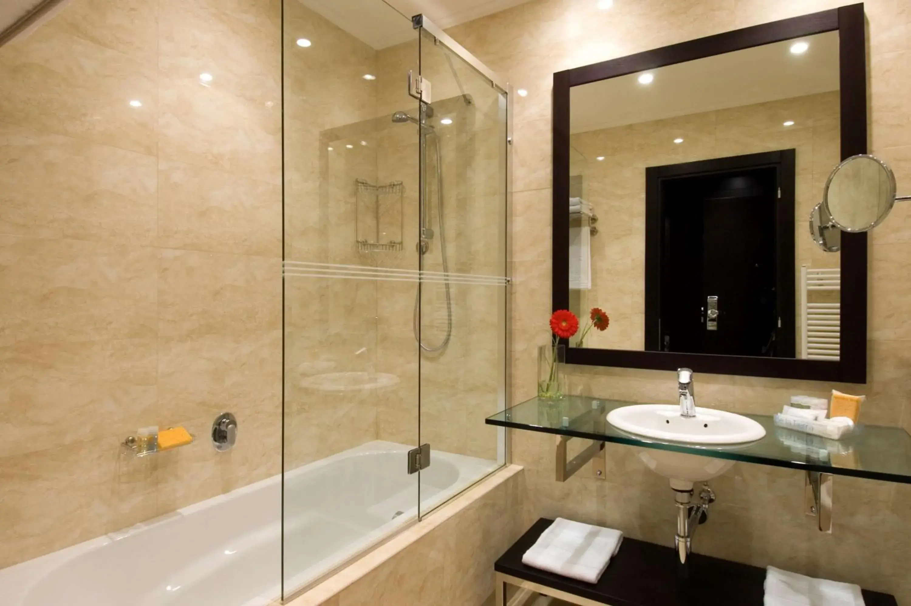 Bathroom in NH Timisoara Bathroom in NH Timisoara