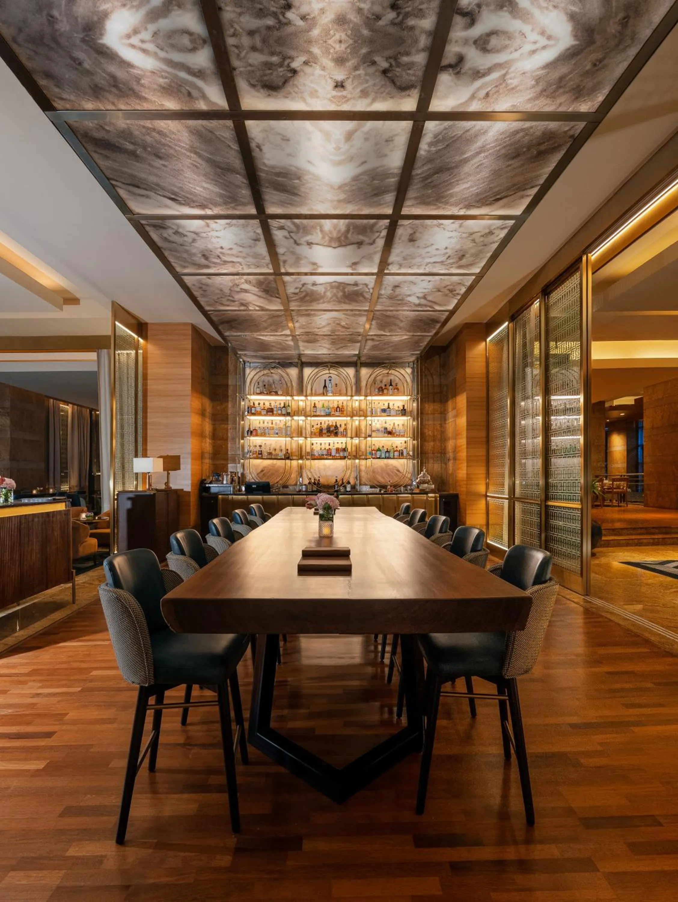 Lounge or bar in Grand Hyatt Mumbai Hotel and Residences