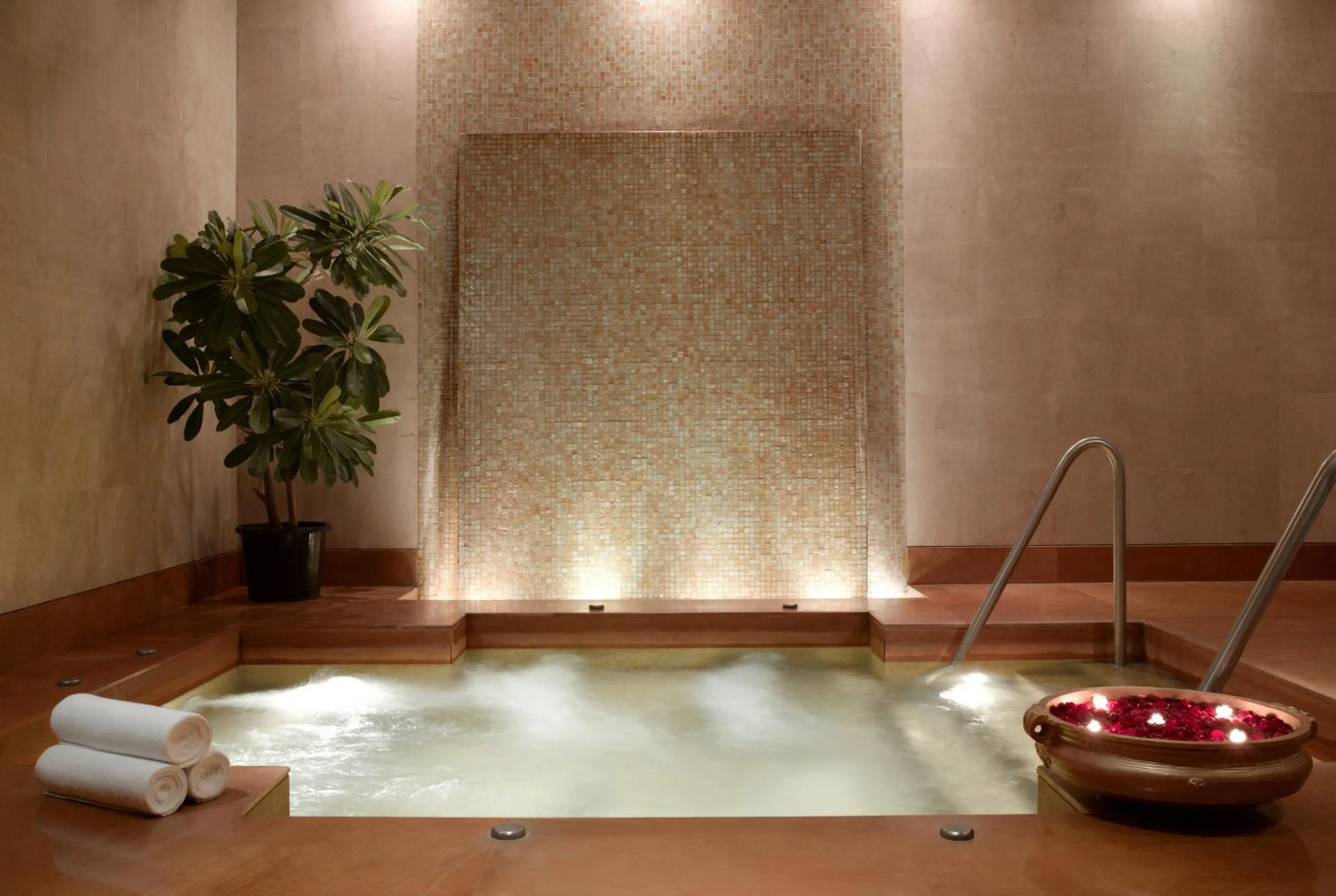 Bathroom in Grand Hyatt Mumbai Hotel and Residences