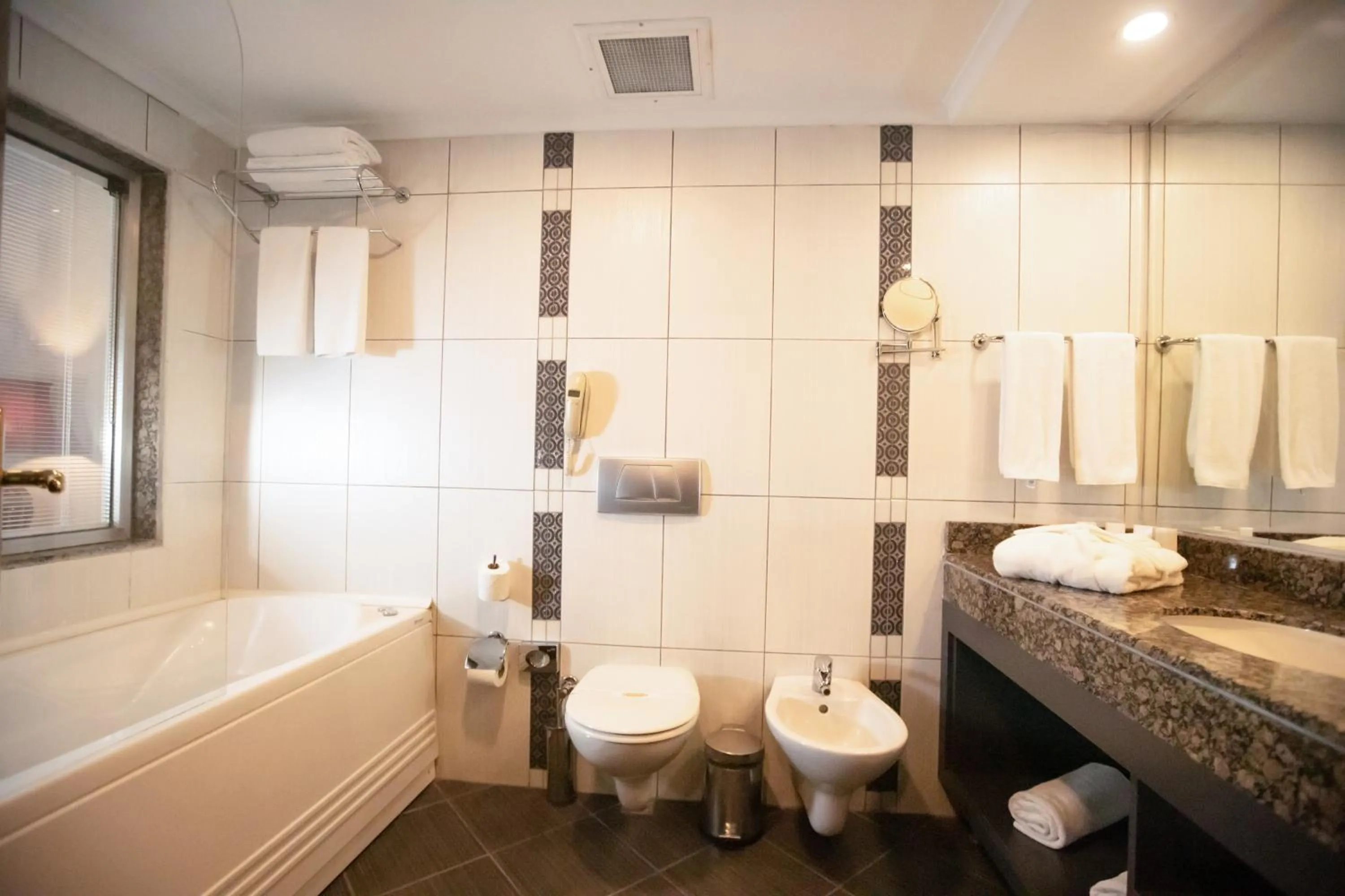 Bathroom in La Quinta by Wyndham Giresun