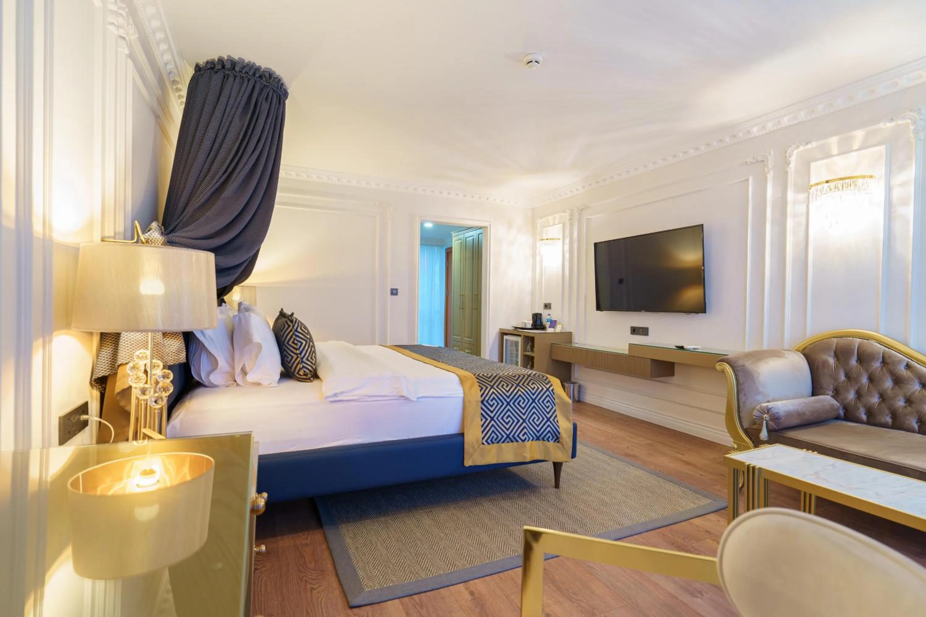 Photo of the whole room, Bed in La Quinta by Wyndham Giresun