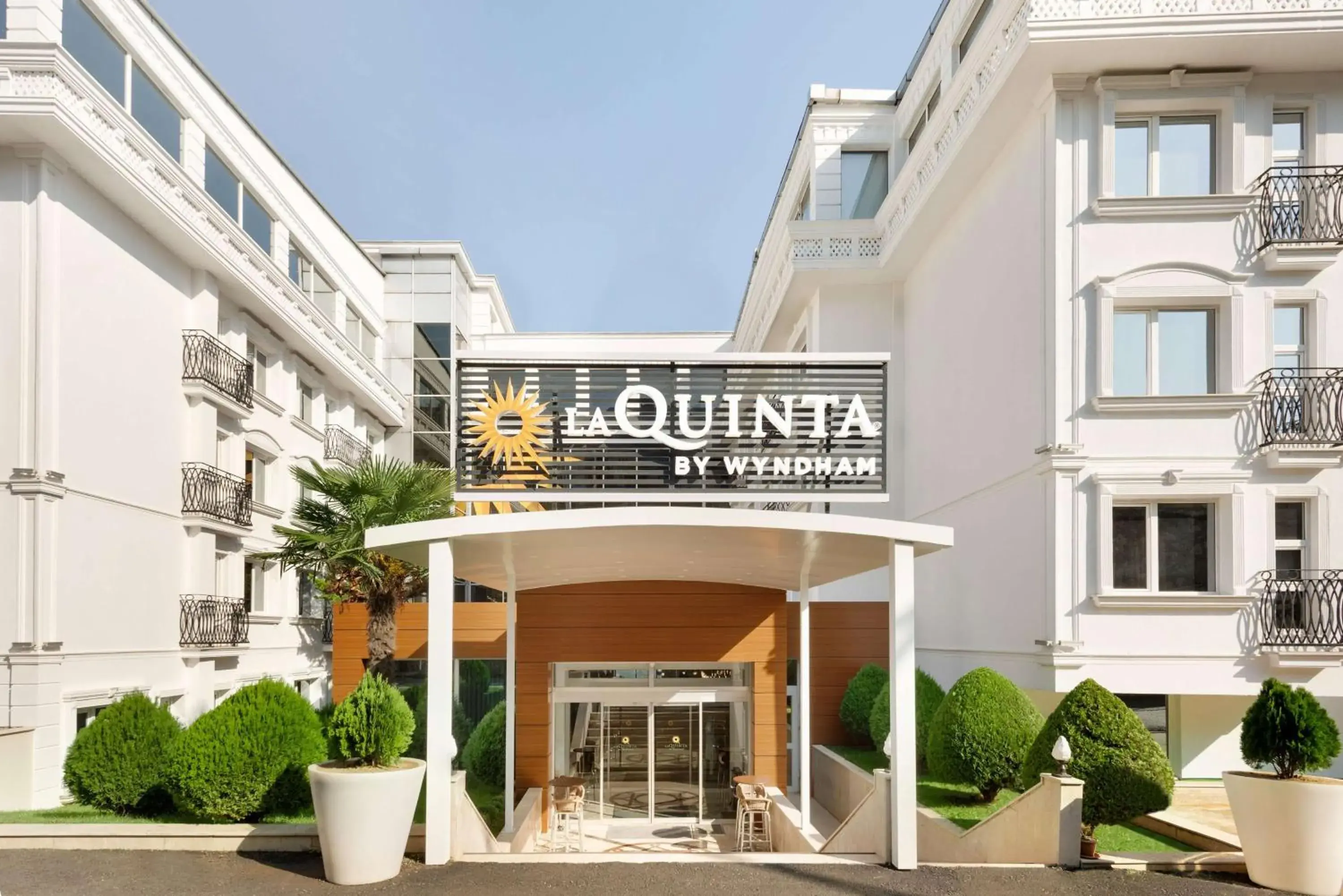 Property building in La Quinta by Wyndham Giresun Property building in La Quinta by Wyndham Giresun