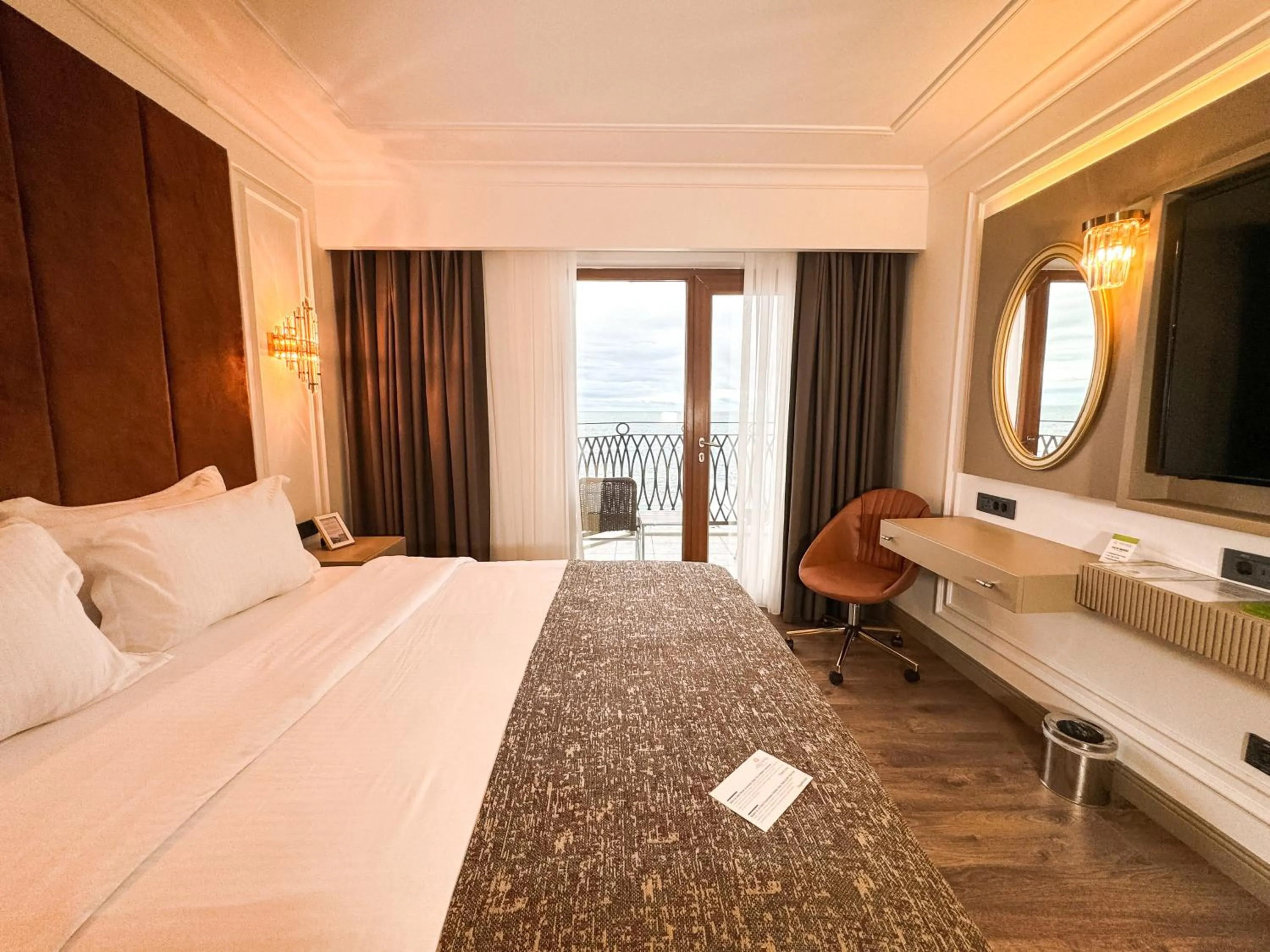 View (from property/room), Bed in La Quinta by Wyndham Giresun