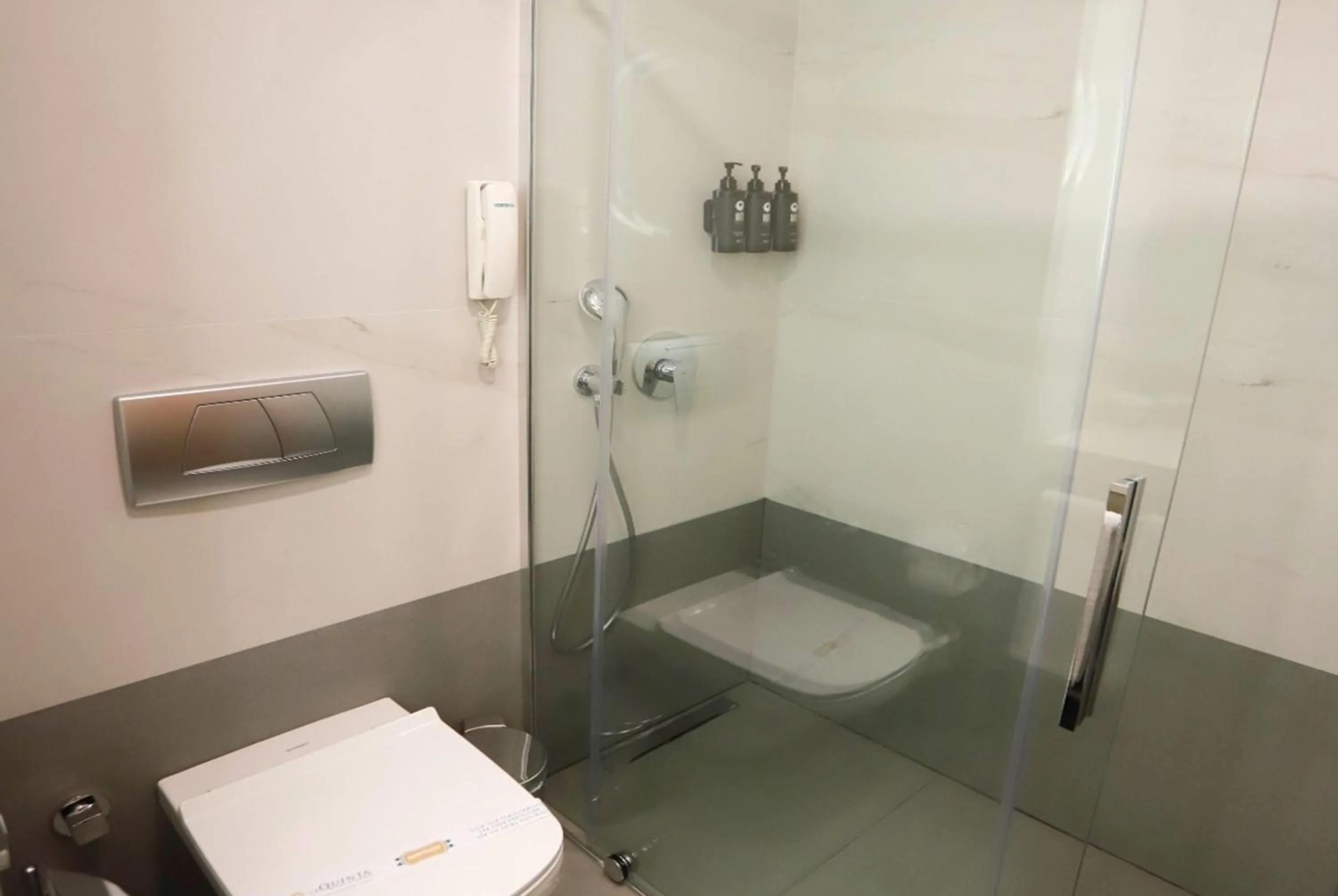 Bathroom in La Quinta by Wyndham Giresun