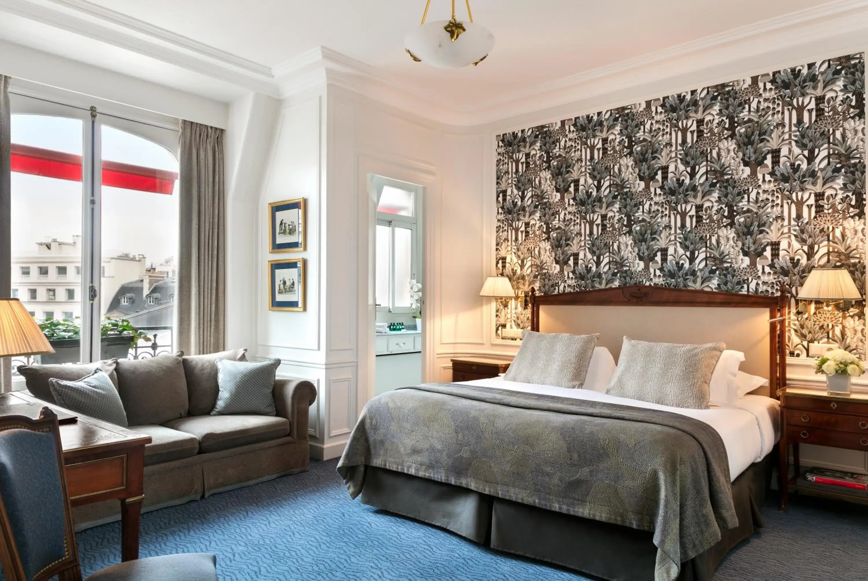 Photo of the whole room, Bed in Hôtel San Régis Photo of the whole room, Bed in Hôtel San Régis