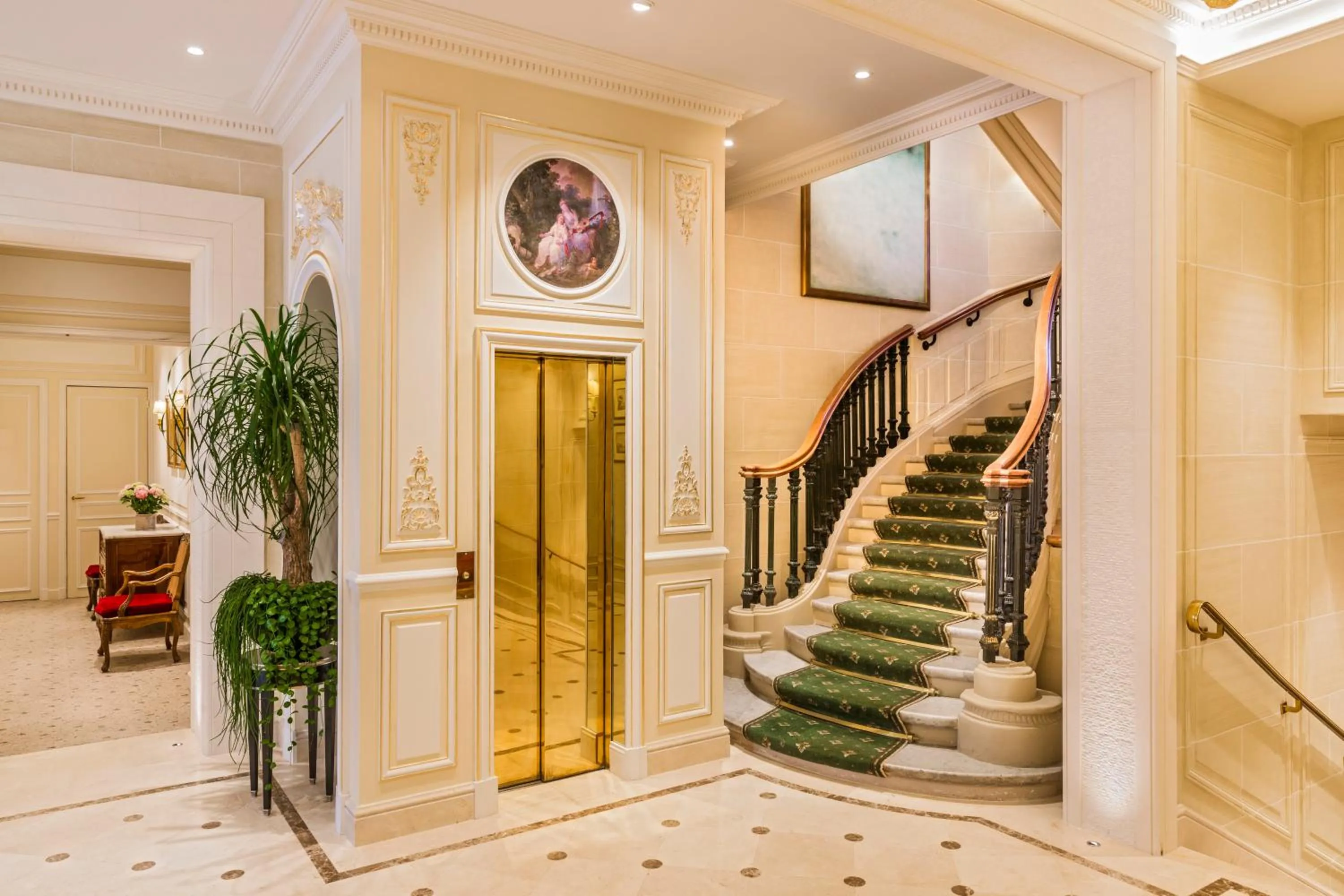 Property building in Hôtel San Régis