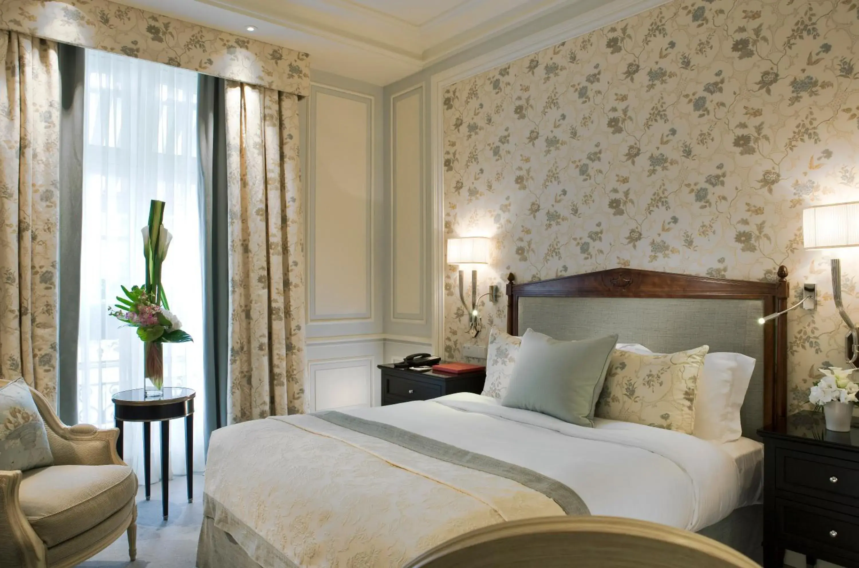Photo of the whole room, Bed in Hôtel San Régis Photo of the whole room, Bed in Hôtel San Régis