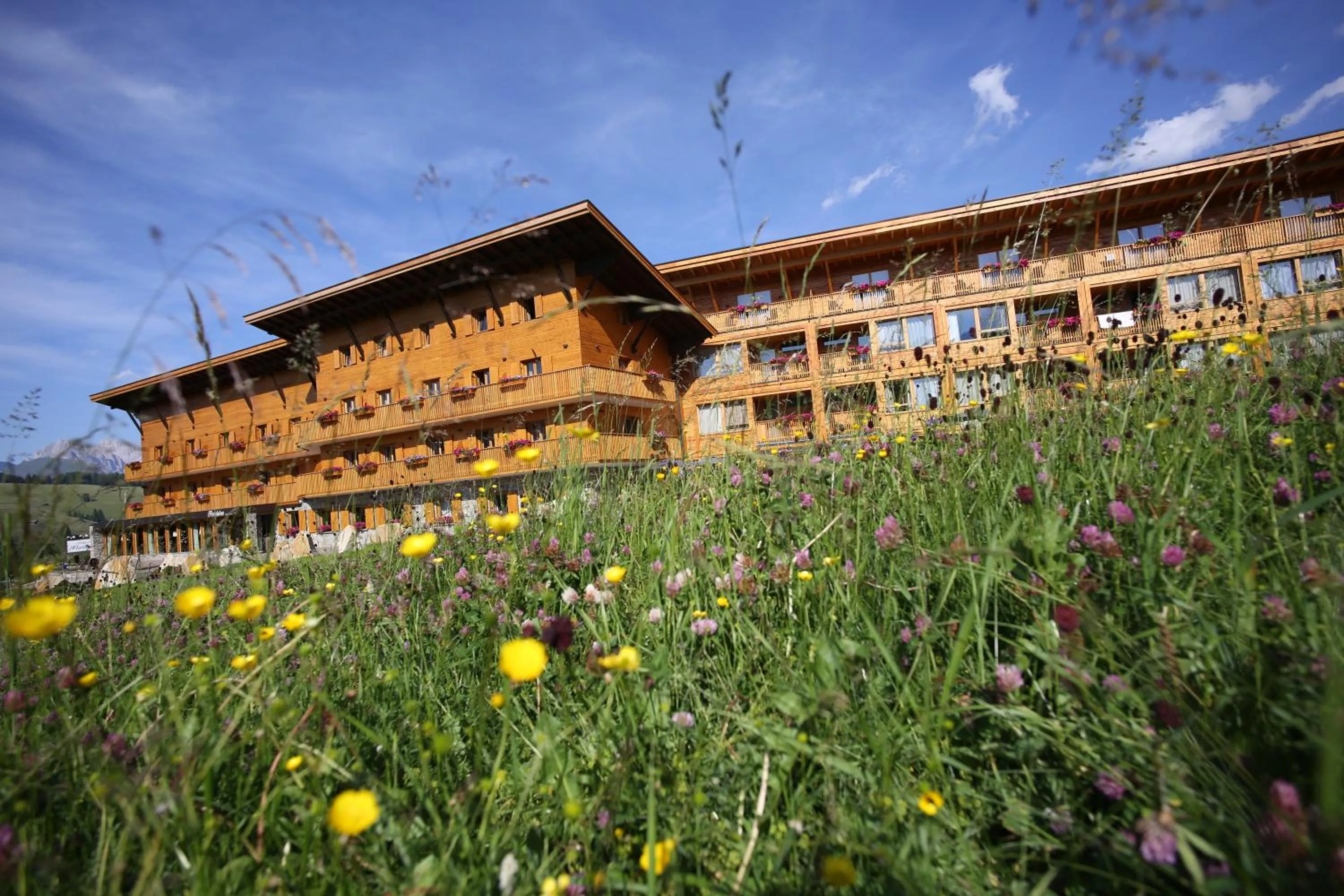 Facade/entrance in Sporthotel Floralpina