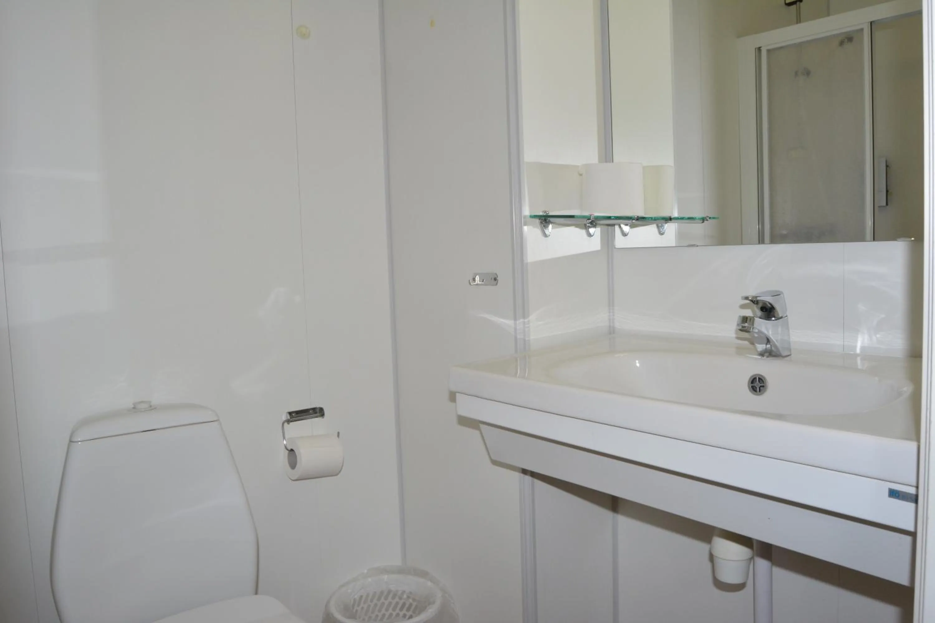 Shower in Narvik Budget Rooms