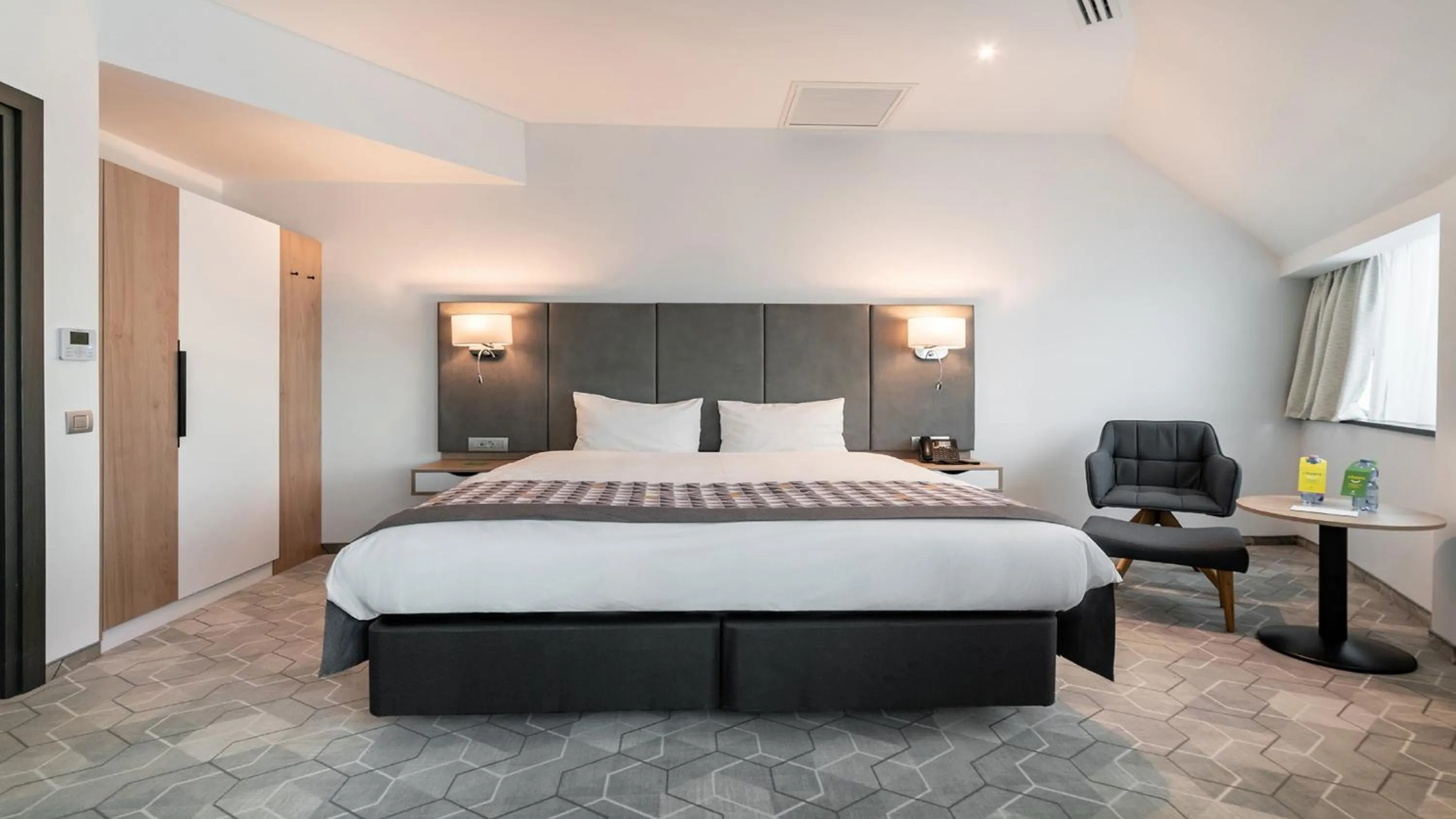 Photo of the whole room, Bed in Holiday Inn Bucharest - Times by IHG