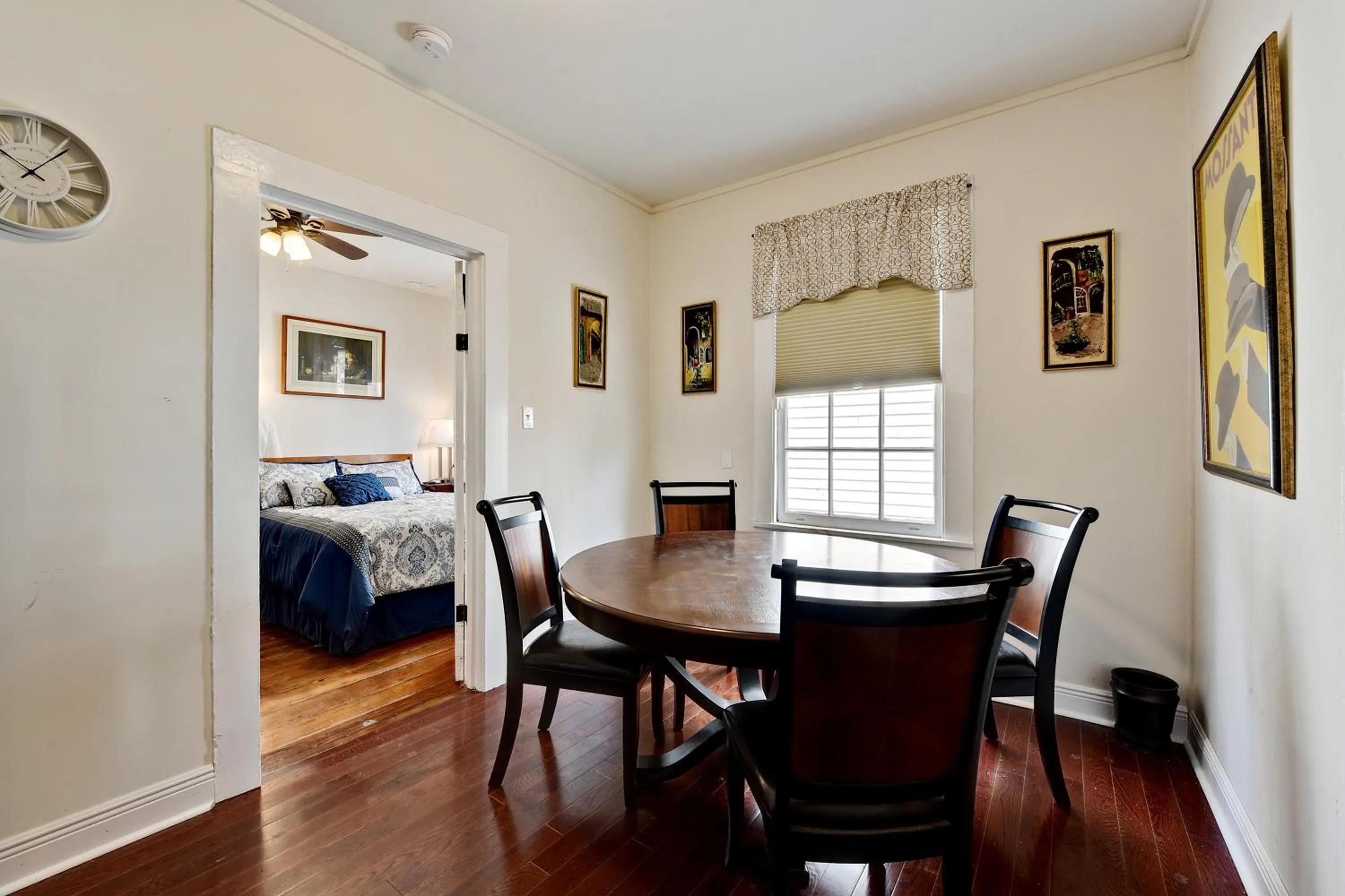Dining area, Bed in New Orleans Cottage