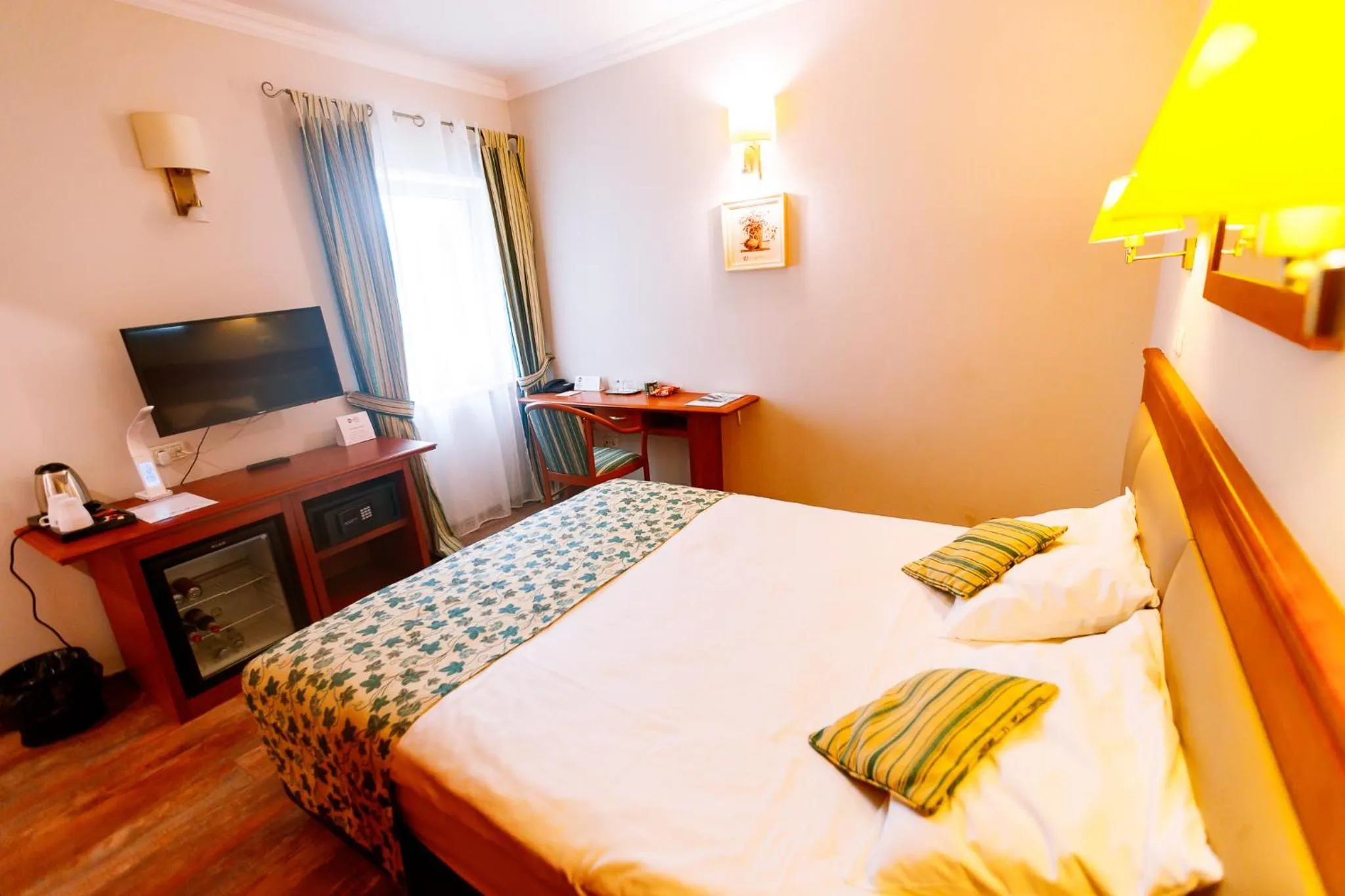 Bed in Best Western Plus Lido Hotel