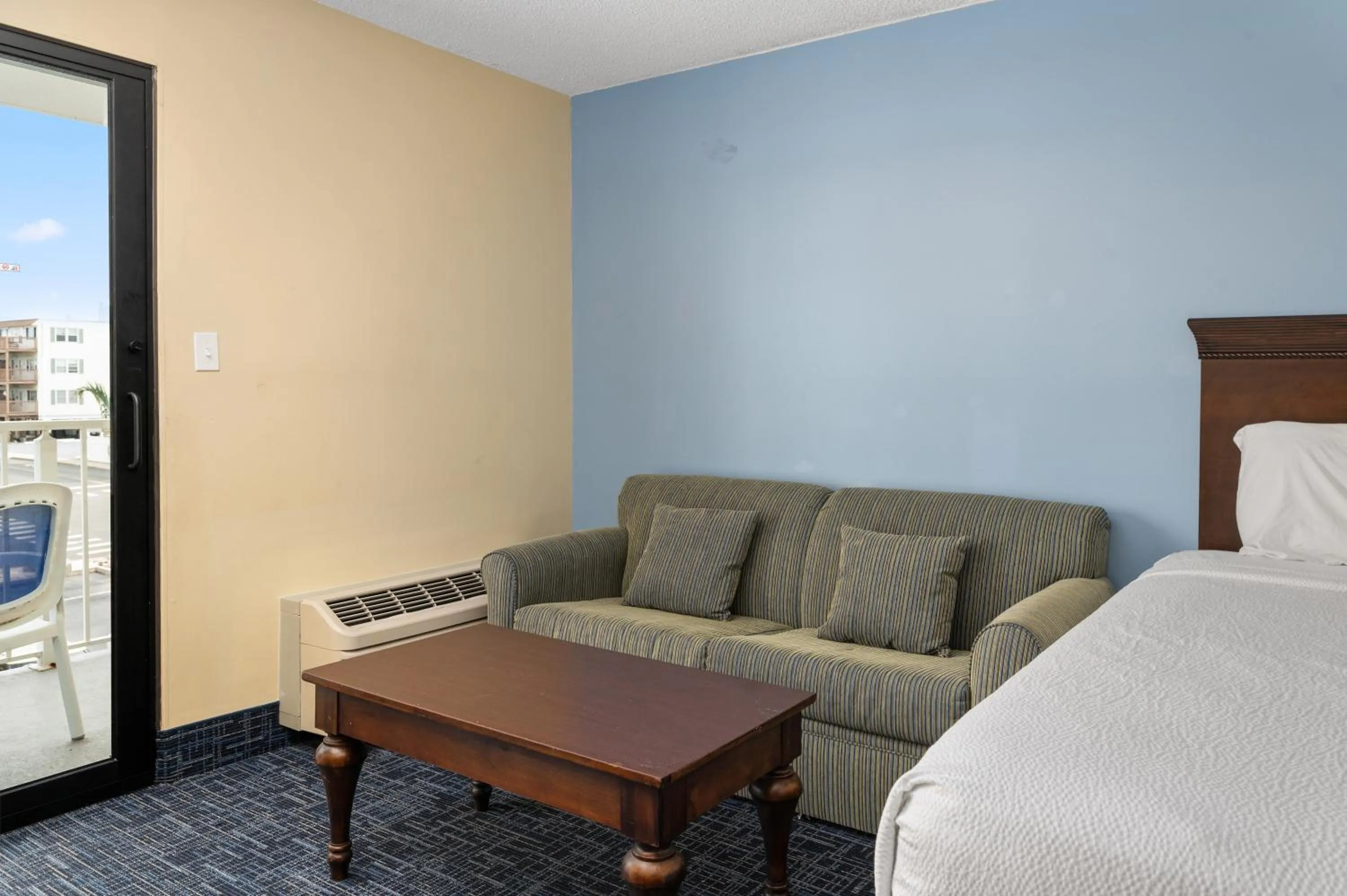 Bedroom, Bed in Coastal Palms Inn and Suites