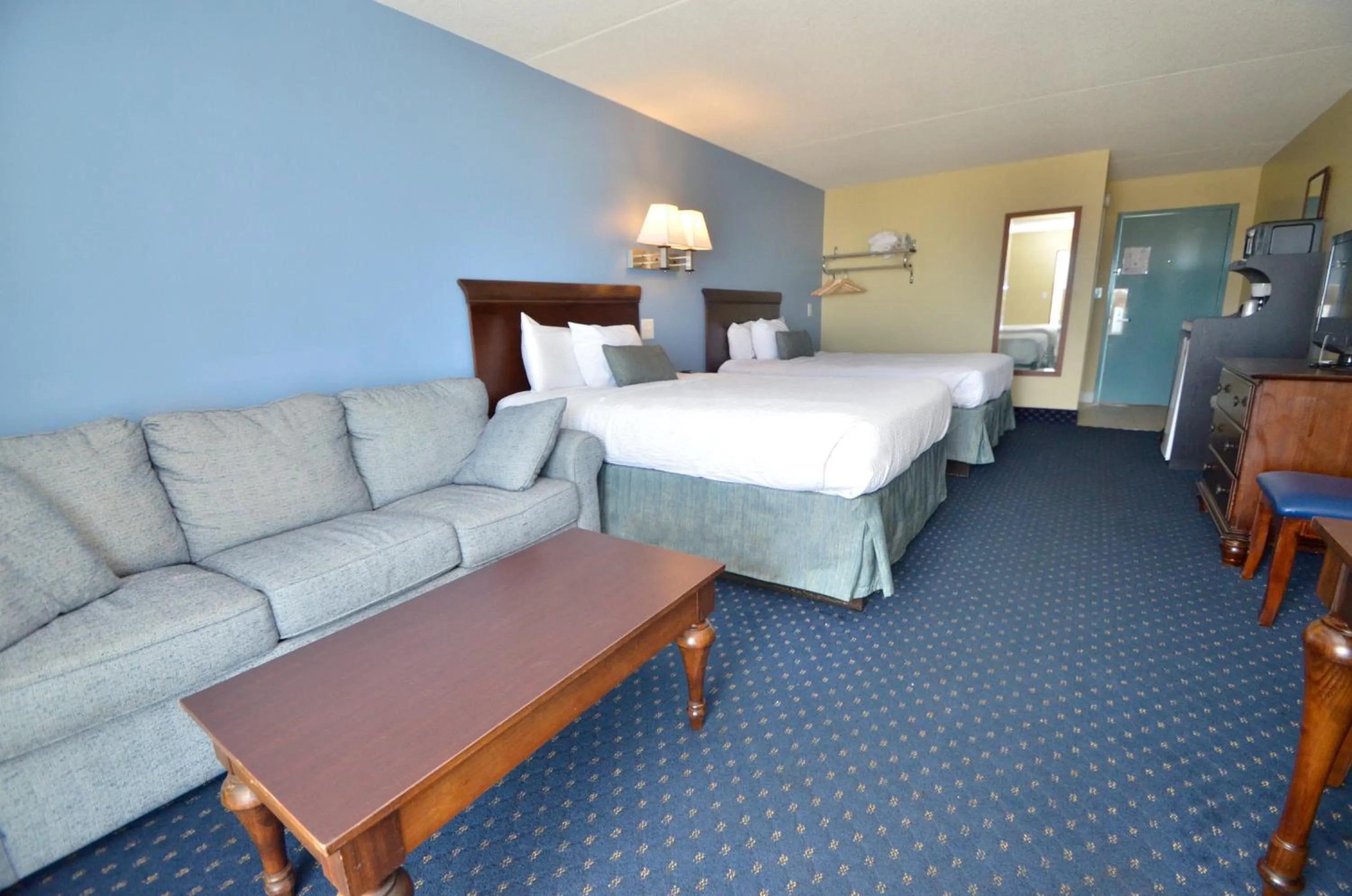 Photo of the whole room, Bed in Coastal Palms Inn and Suites