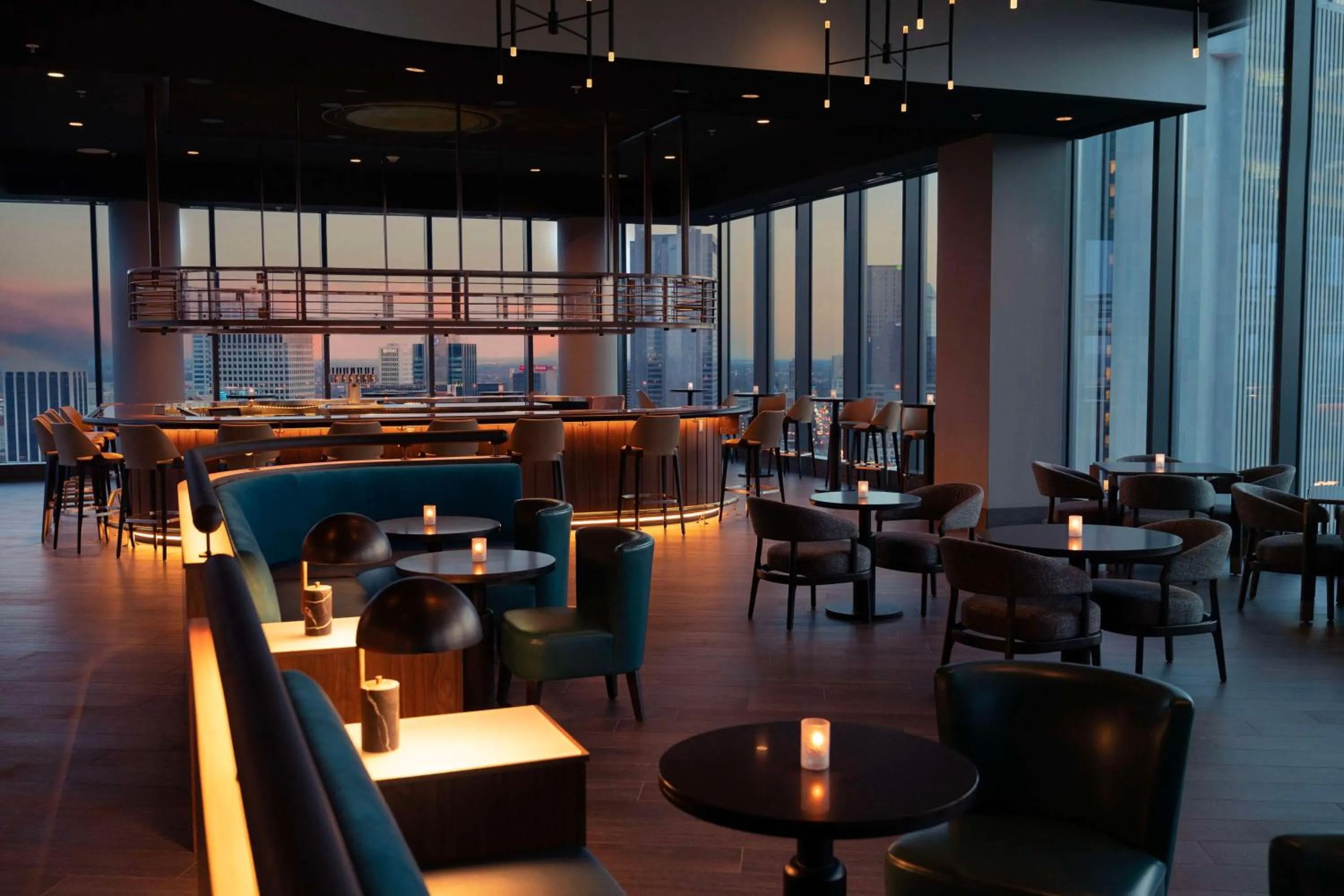 Lounge or bar in Hilton Columbus Downtown