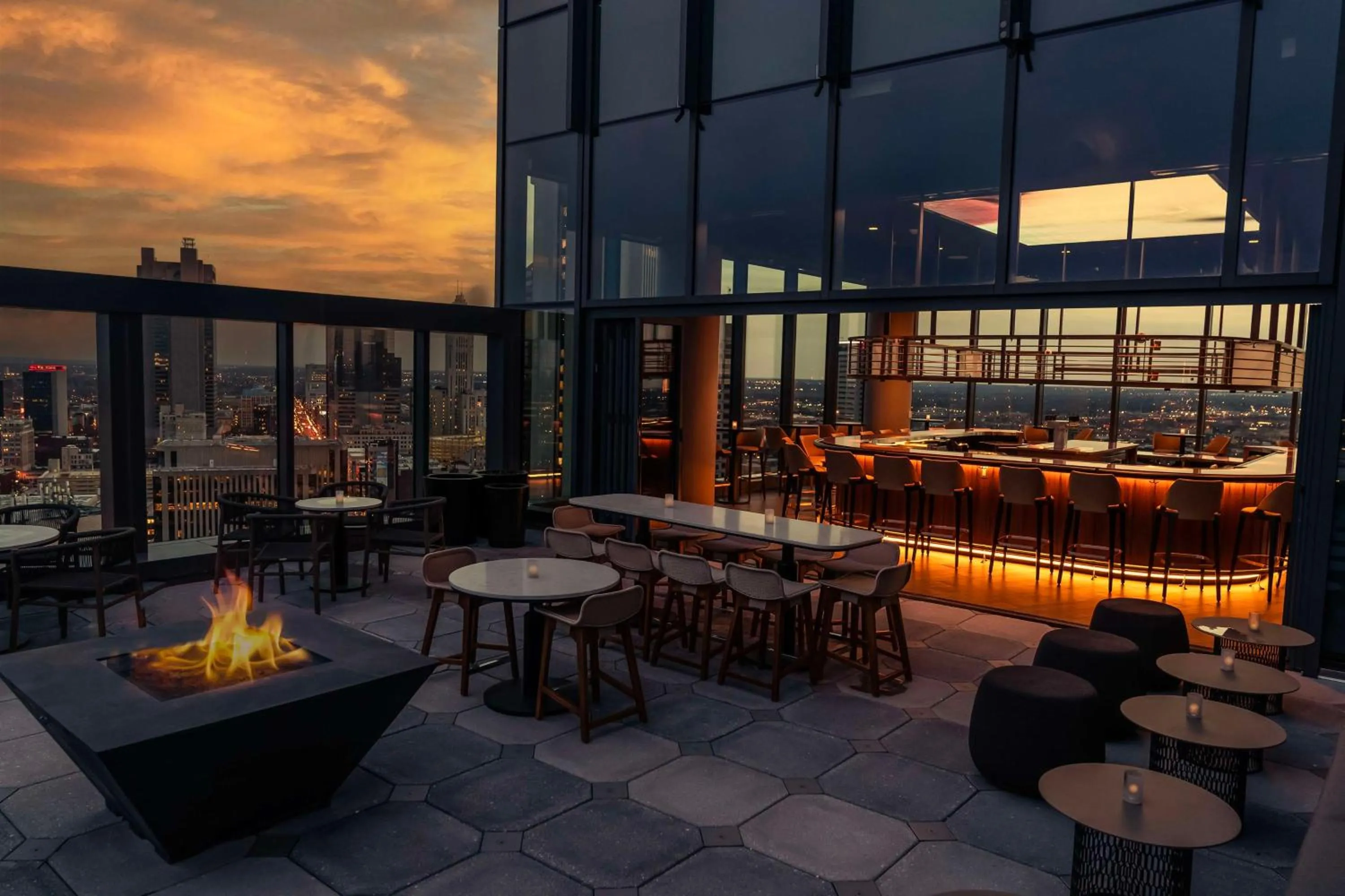 Lounge or bar in Hilton Columbus Downtown