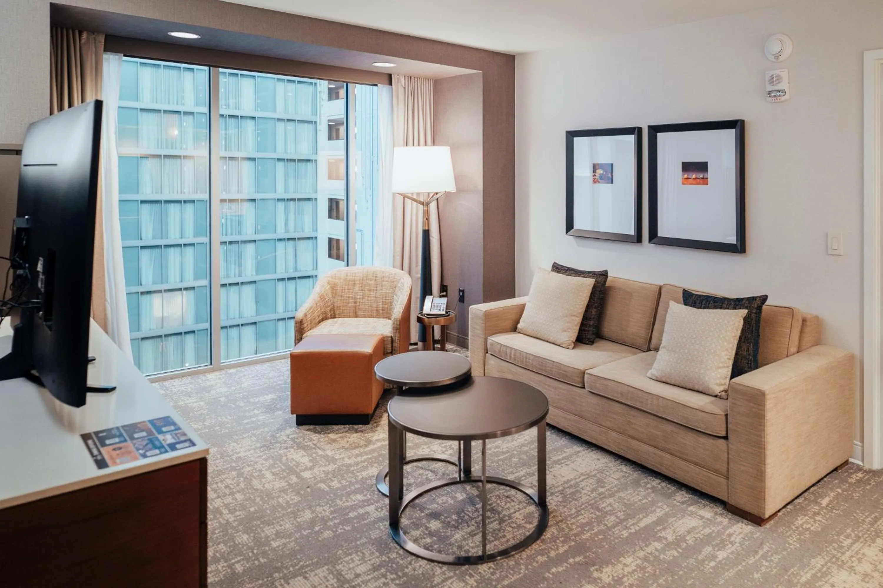 Living room in Hilton Columbus Downtown