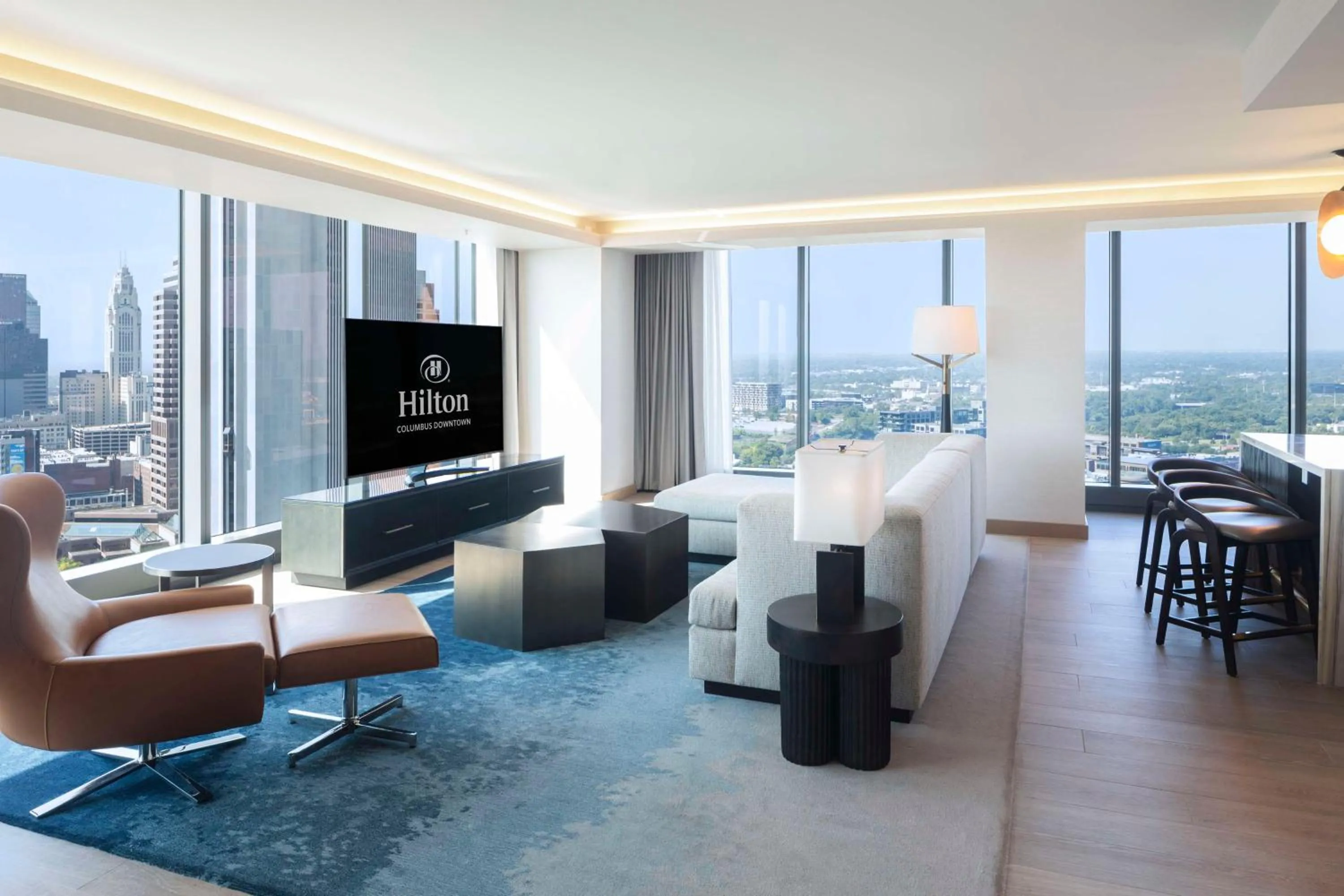 Living room in Hilton Columbus Downtown