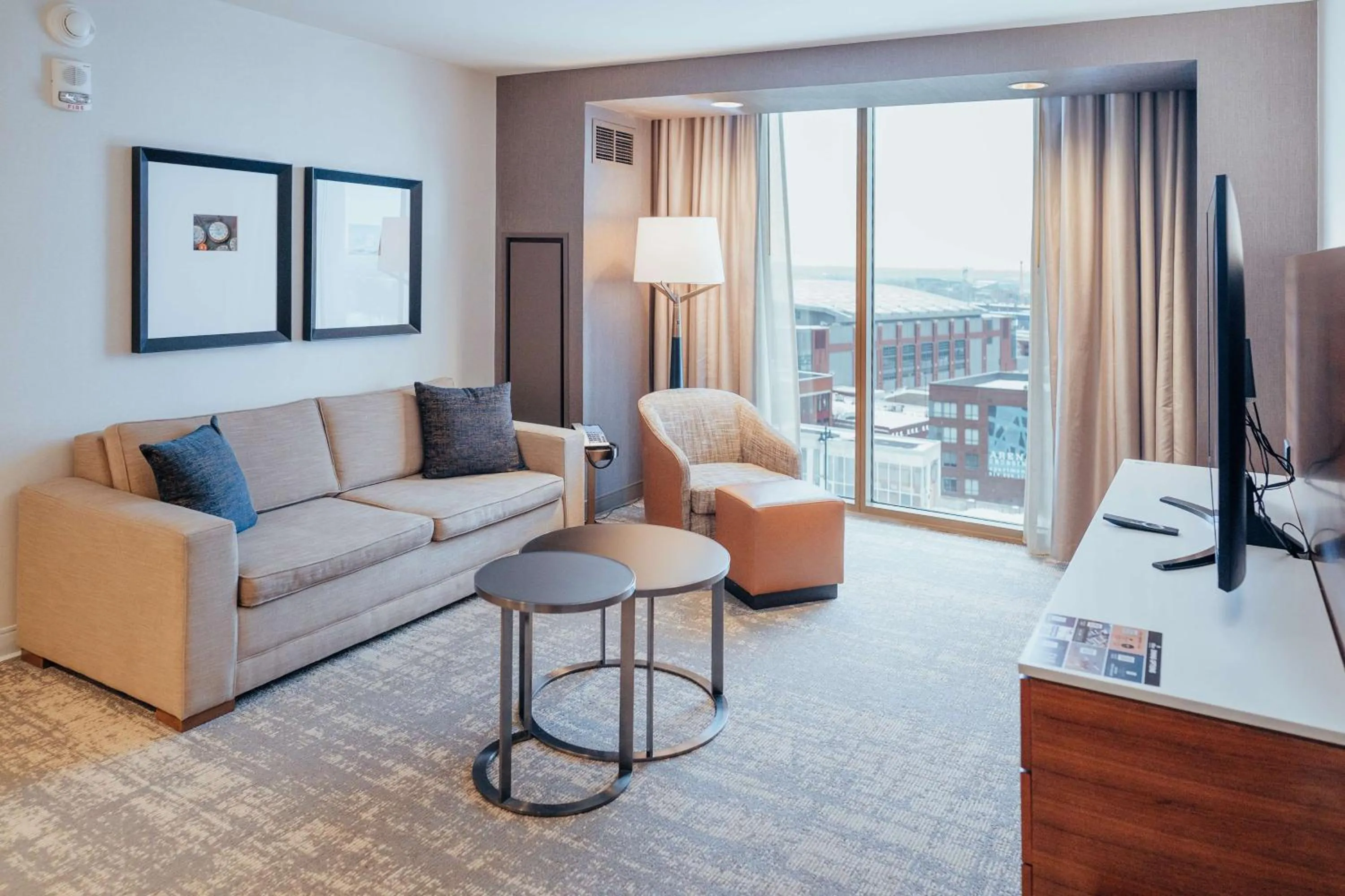 Living room in Hilton Columbus Downtown