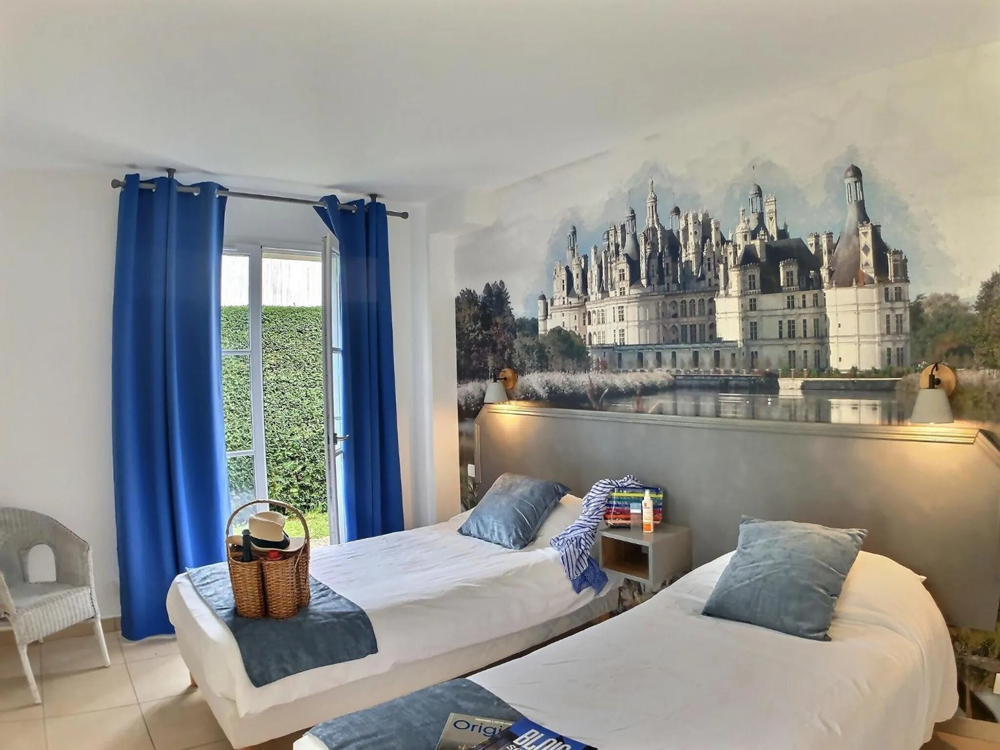 View (from property/room), Bed in Logis Hôtel du Château