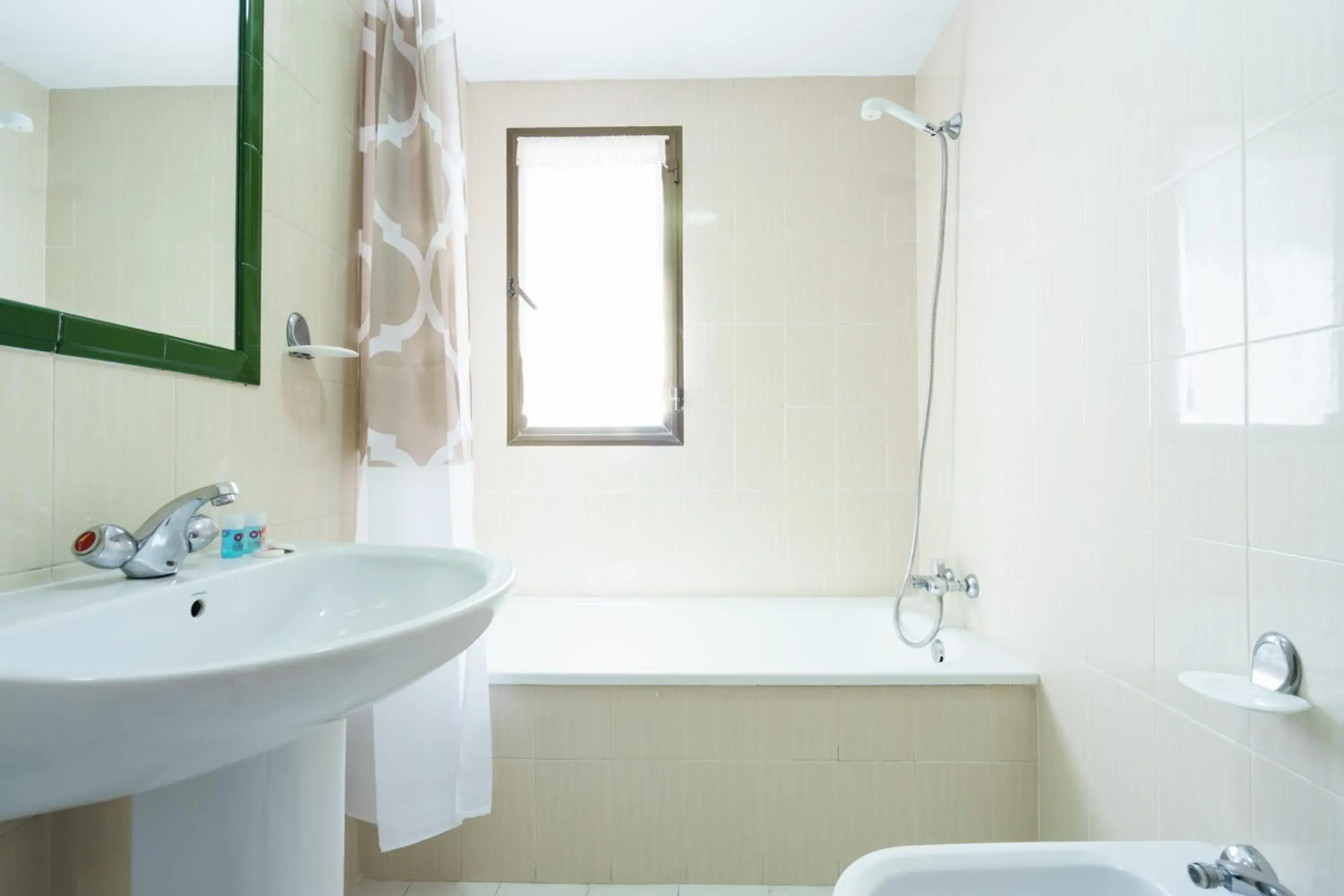 Twin Room - single occupancy in Hotel Costa Andaluza Twin Room - single occupancy in Hotel Costa Andaluza