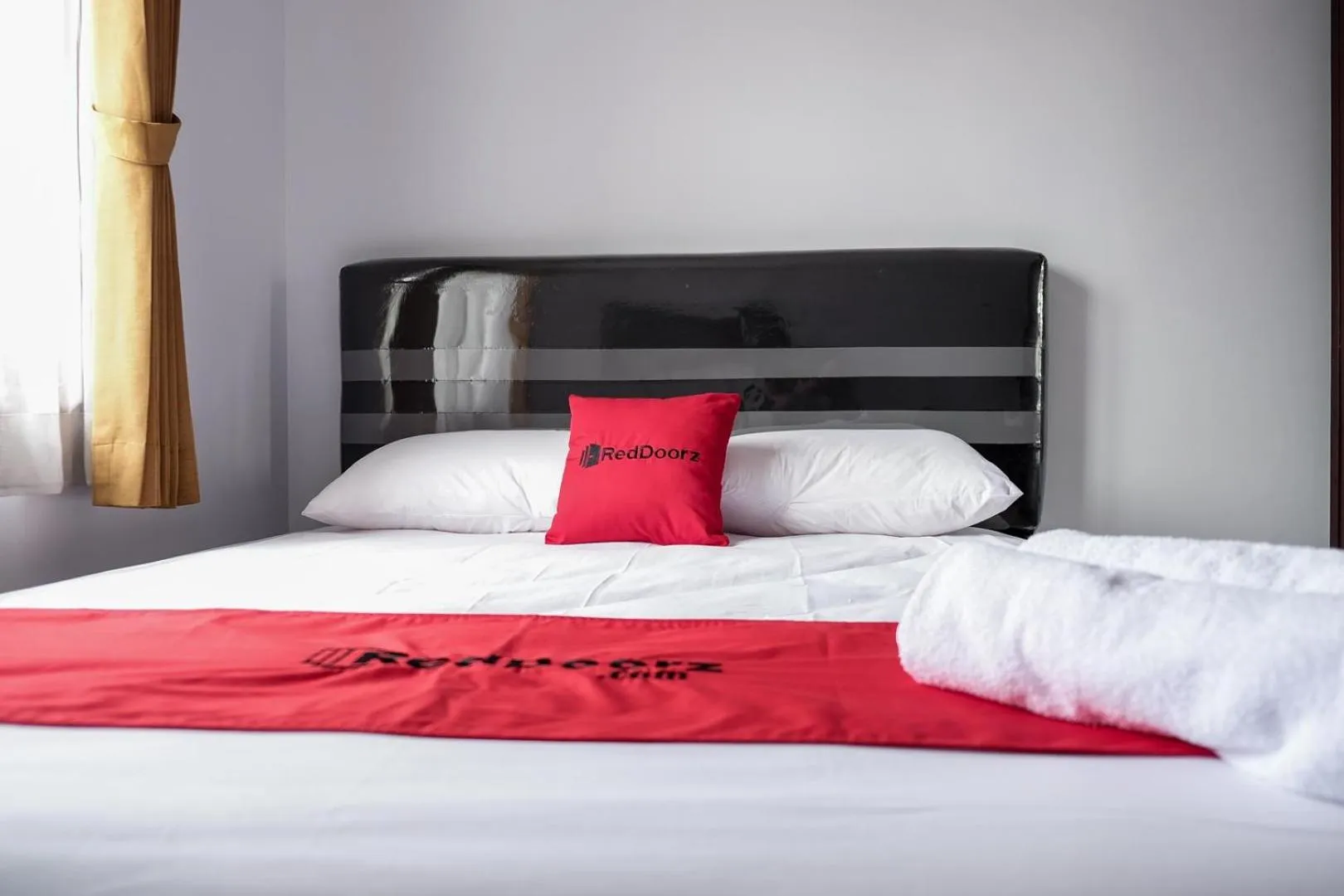 Bedroom in RedDoorz near Supermall Karawaci 2