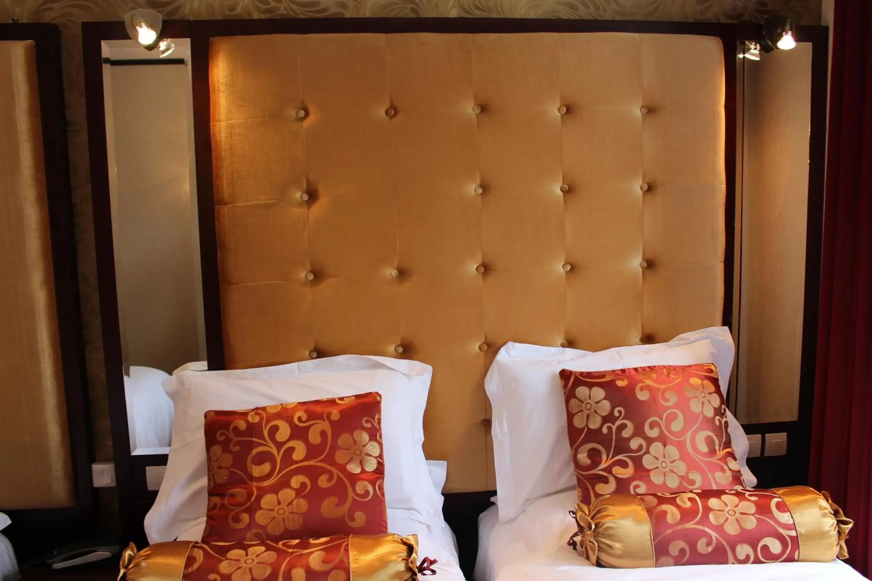 Bed in Hôtel des Buttes Chaumont Bed in Hôtel des Buttes Chaumont