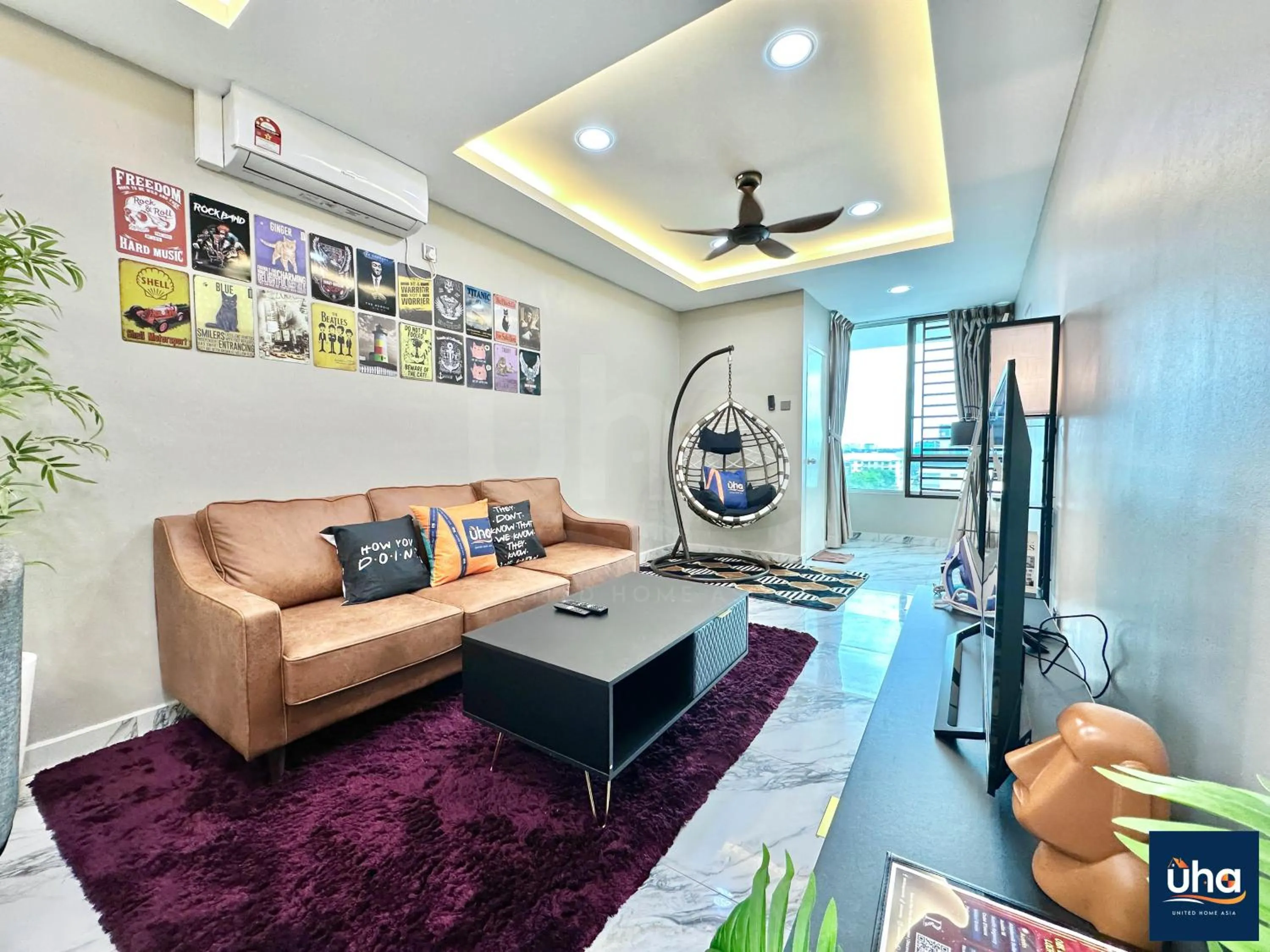 Living room in Akademik Suite by RR JBcity