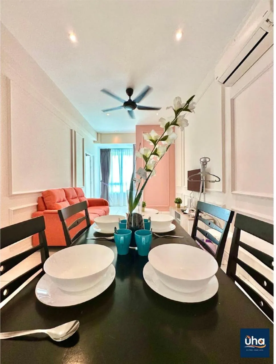 Dining area in Akademik Suite by RR JBcity