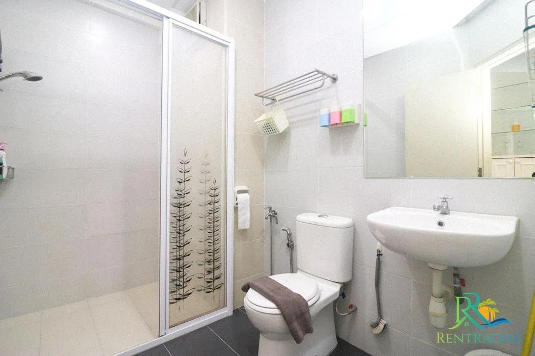 Bathroom in Akademik Suite by RR JBcity