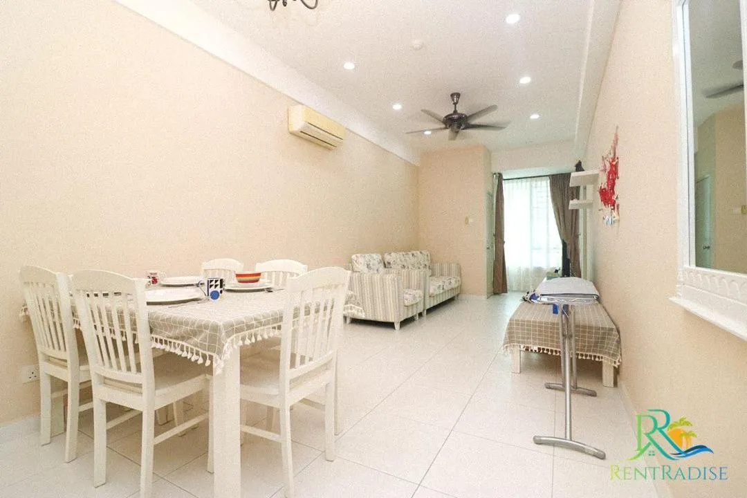 Living room in Akademik Suite by RR JBcity