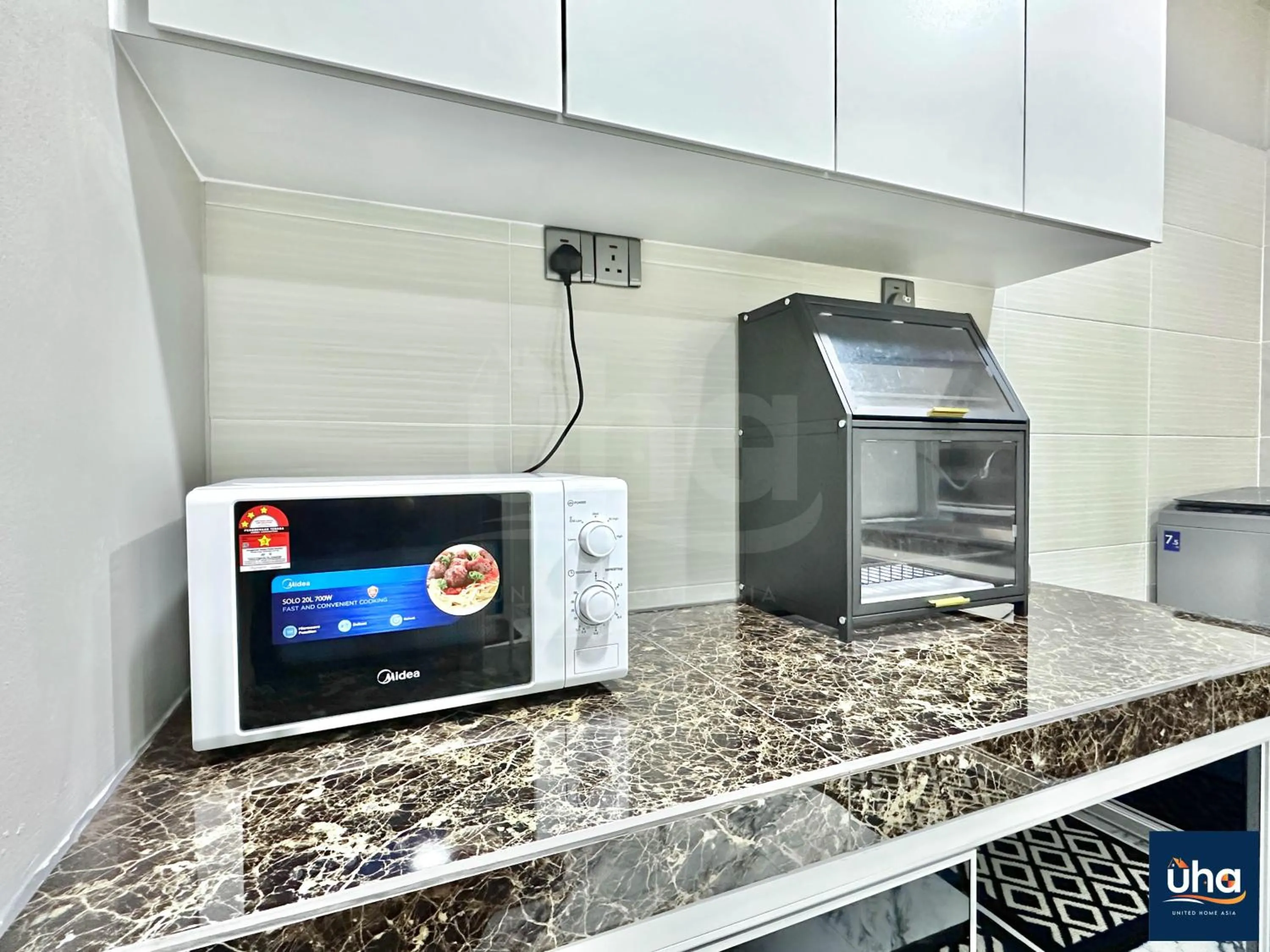microwave in Akademik Suite by RR JBcity