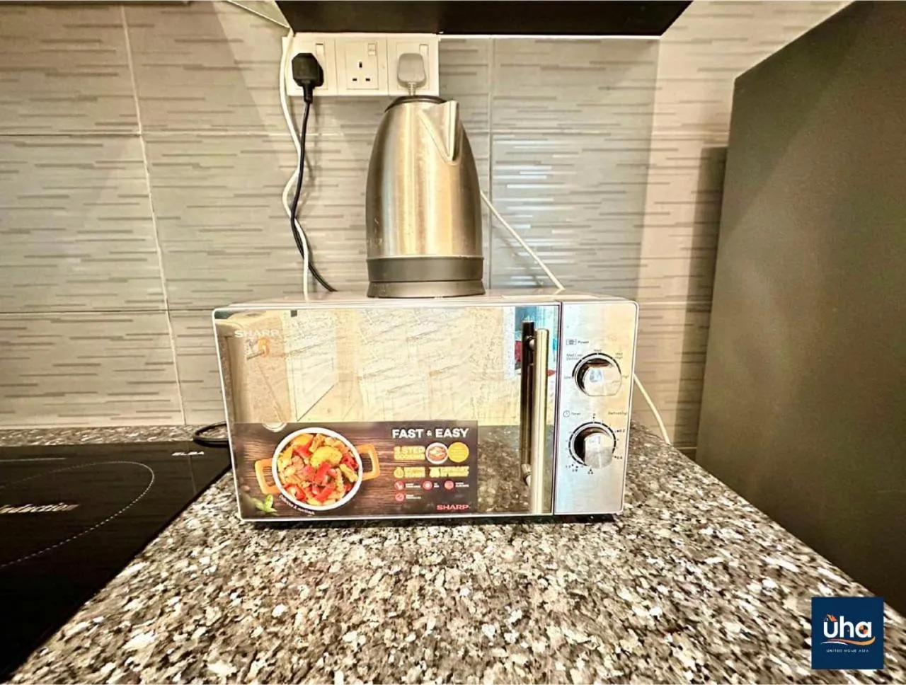 Kitchen or kitchenette in Akademik Suite by RR JBcity