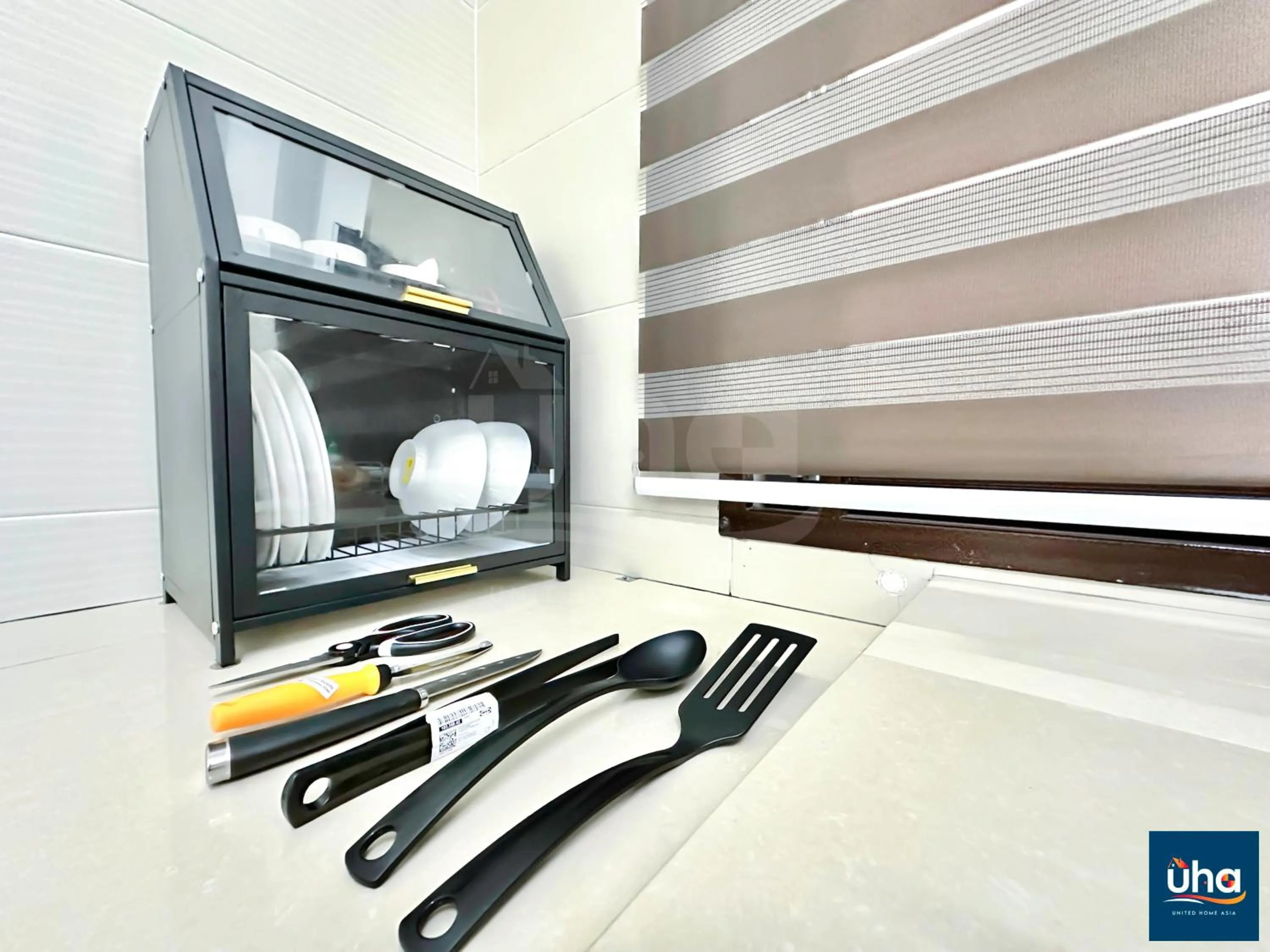 Kitchen or kitchenette in Akademik Suite by RR JBcity