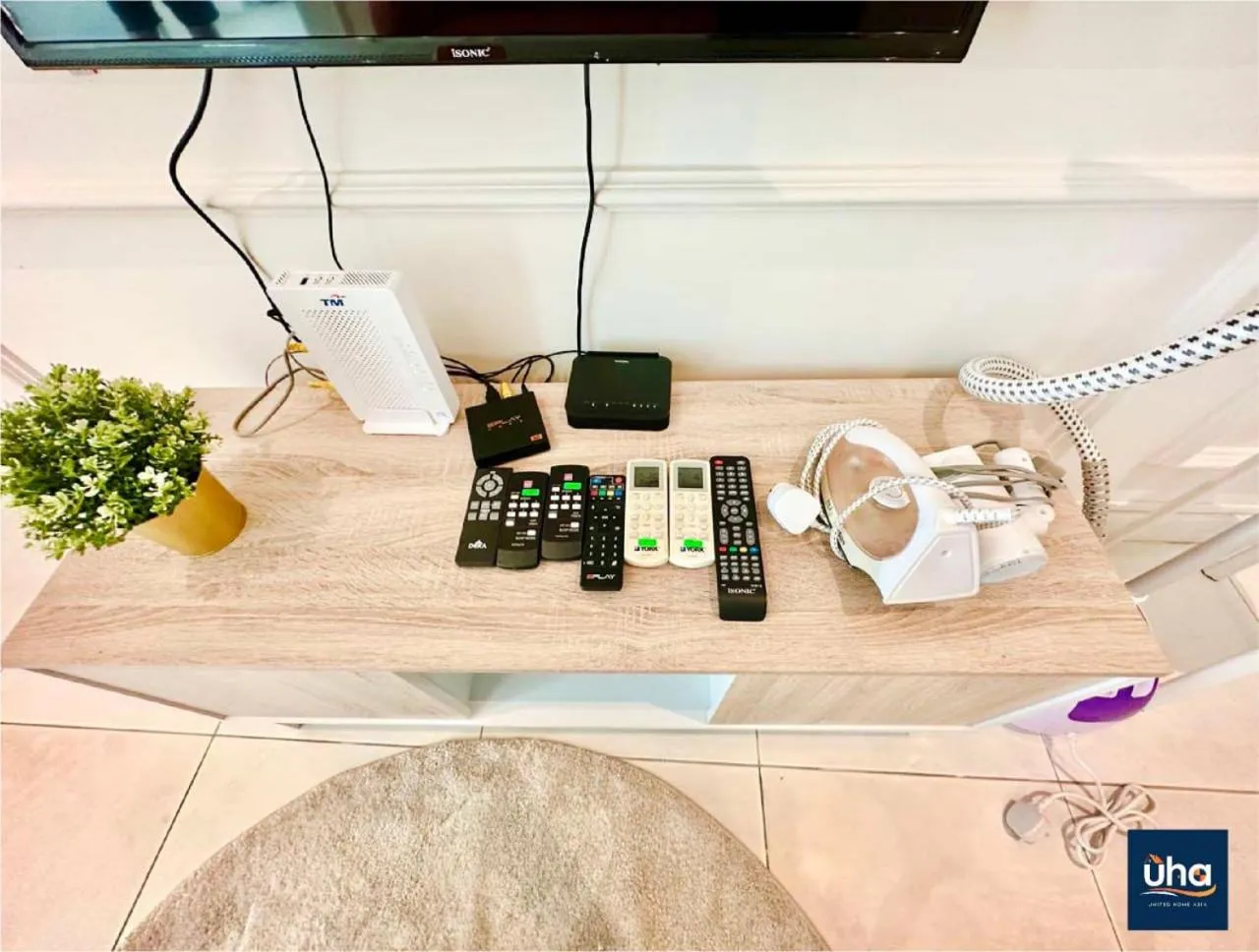 Living room in Akademik Suite by RR JBcity