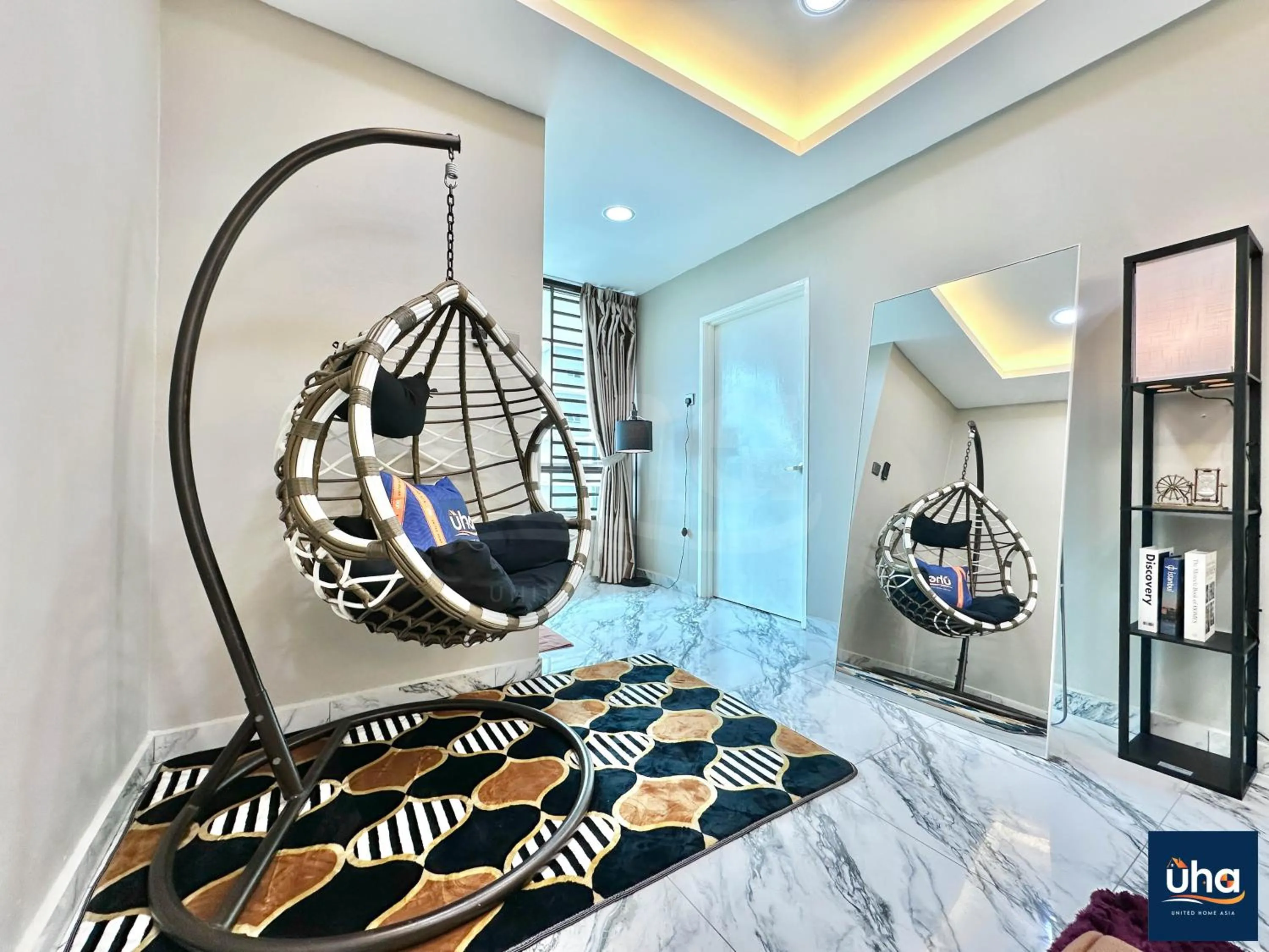 Entertainment, Bed in Akademik Suite by RR JBcity